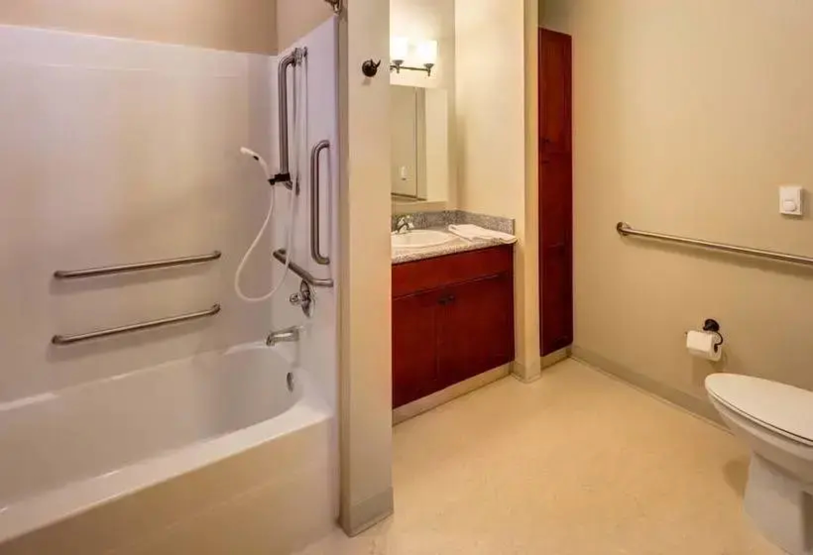 Clarion Hotel & Suites Williston