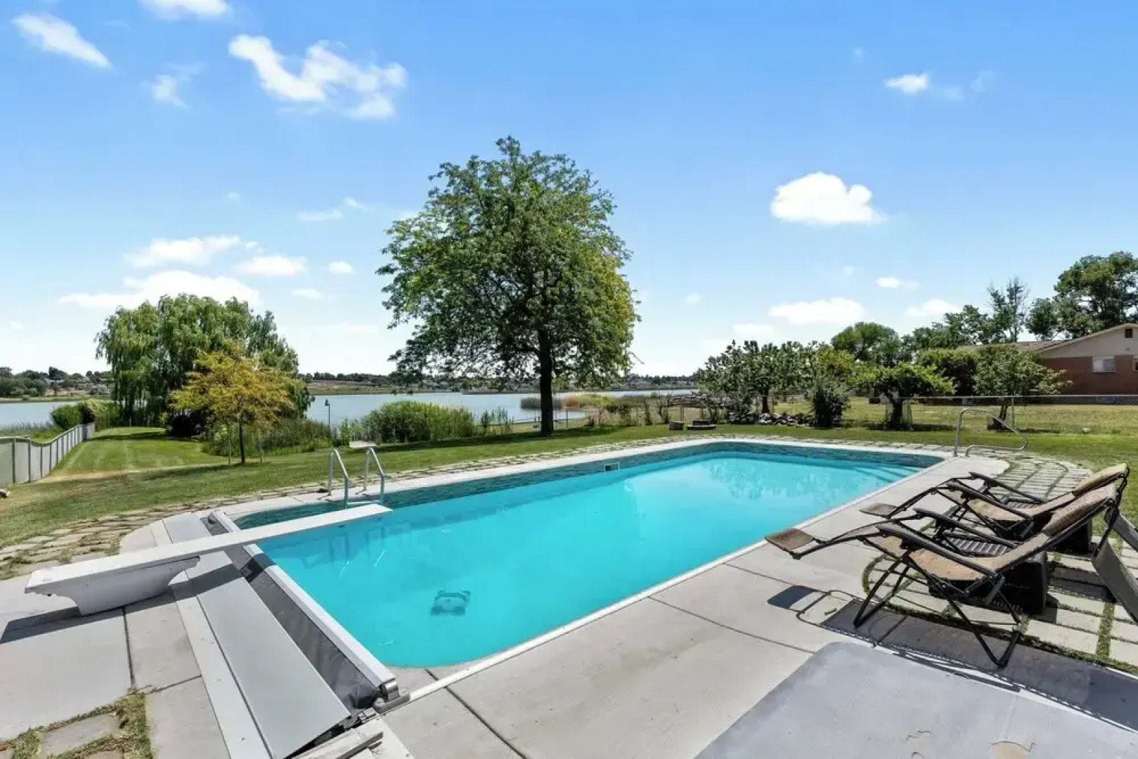 Lakefront Washington Home w/ Private Pool & Sauna