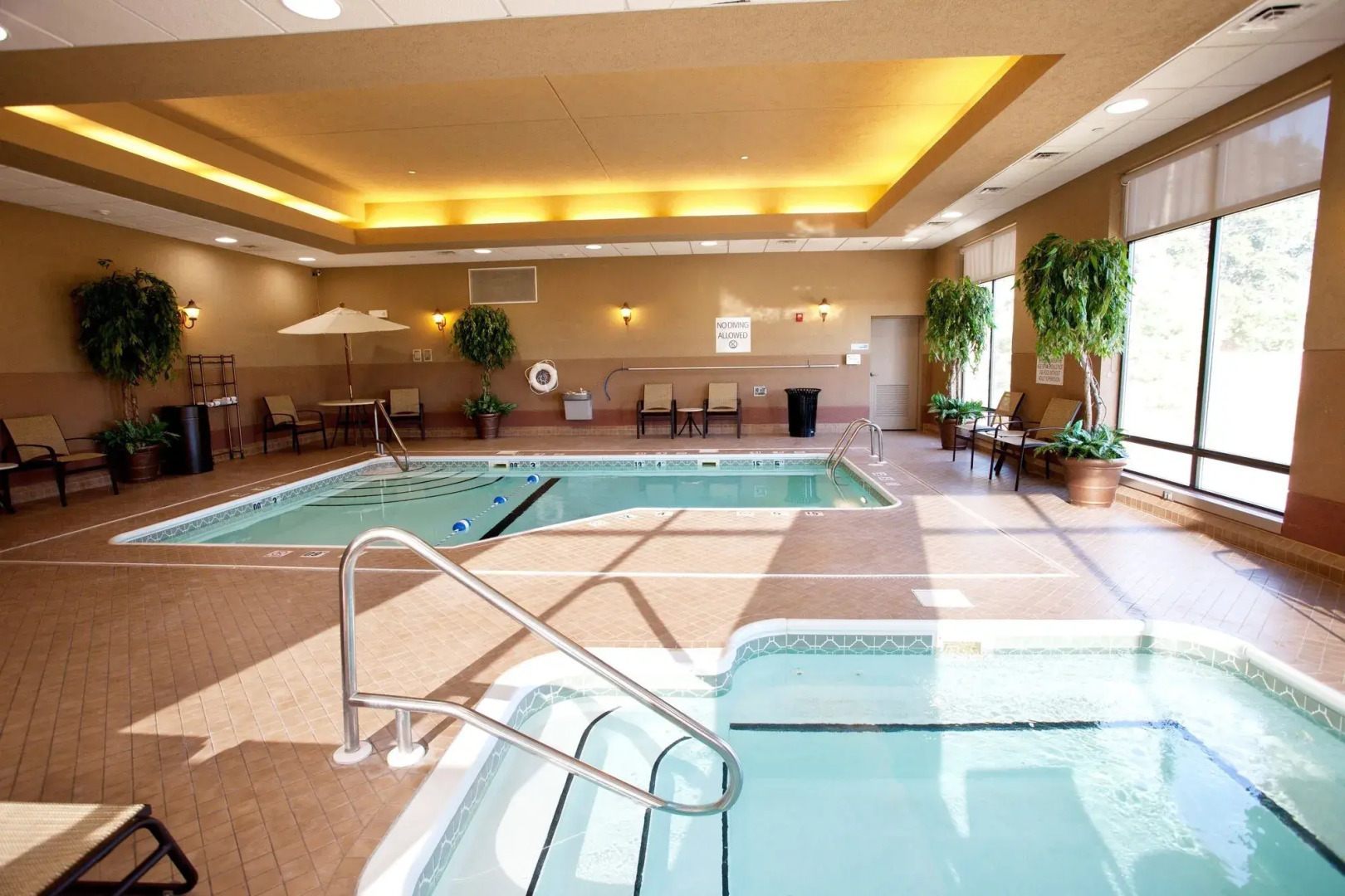 Holiday Inn Express and Suites Springfield Medical District by IHG