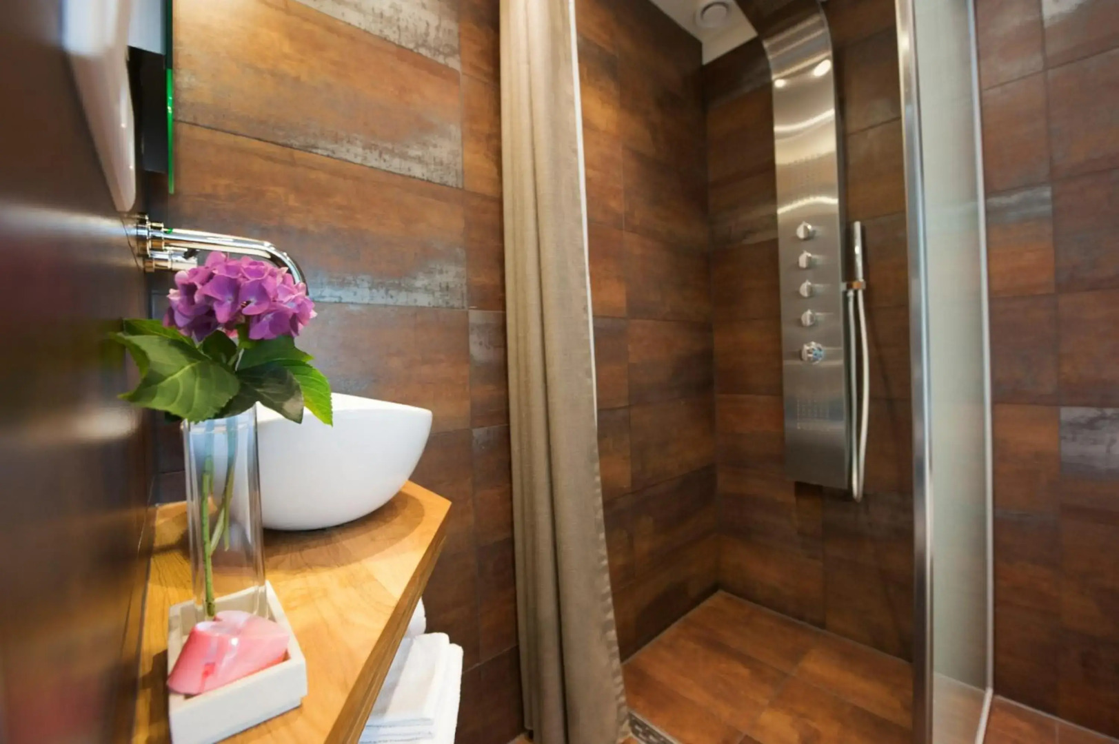 De Dames Van De Jonge Hotel Restaurant