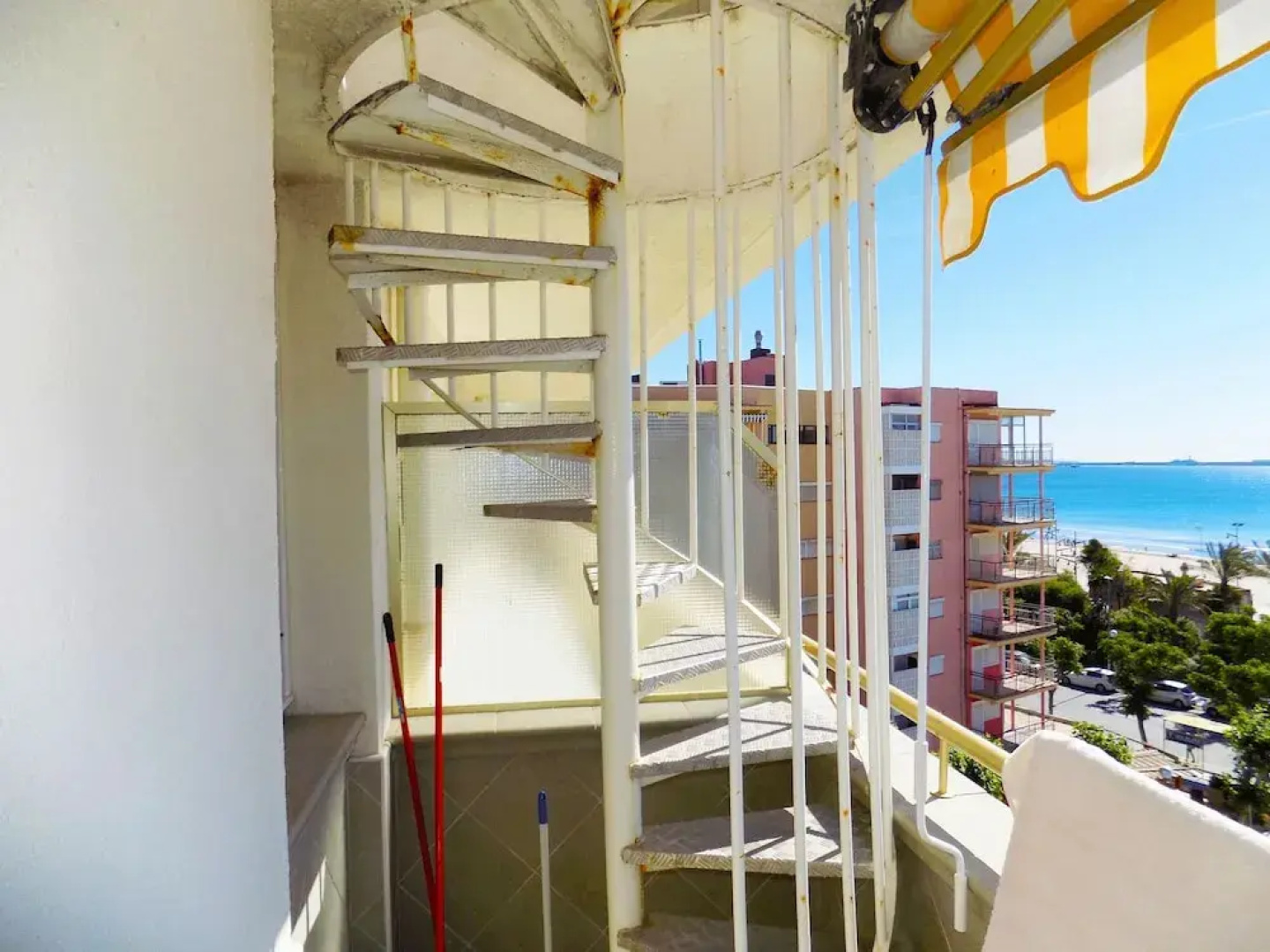 Apartsalou Horisonte La Pineda