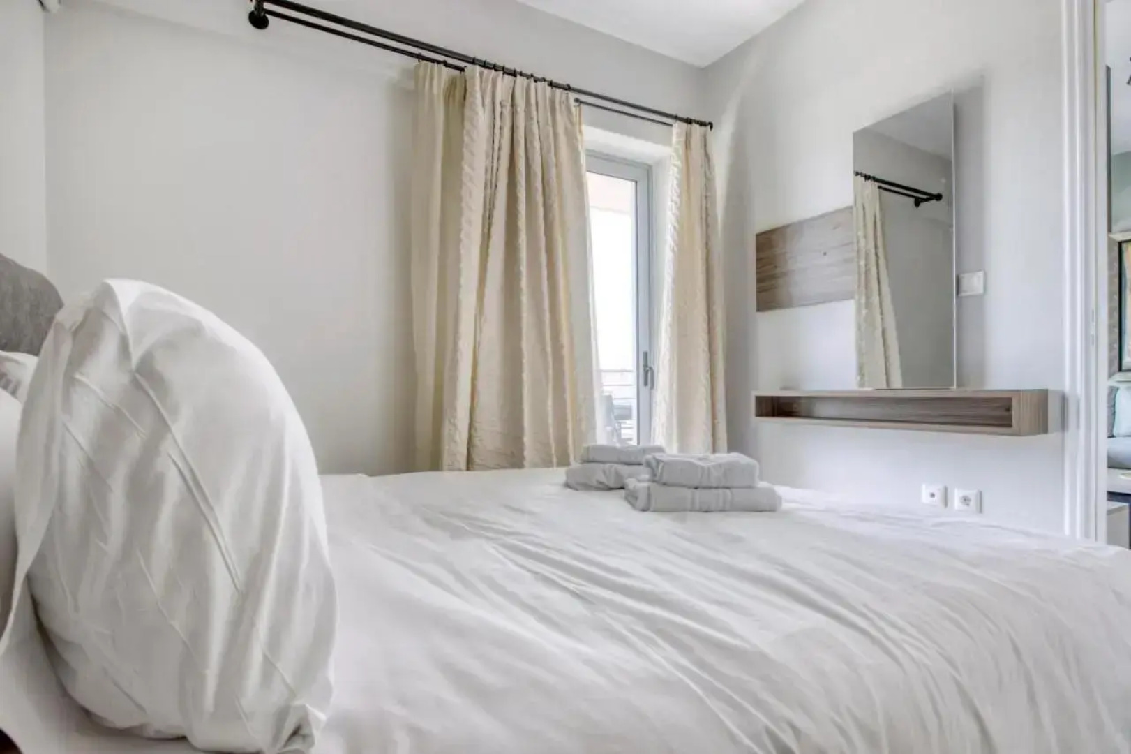 Sunny & cosy 2nd floor apt with a balcony