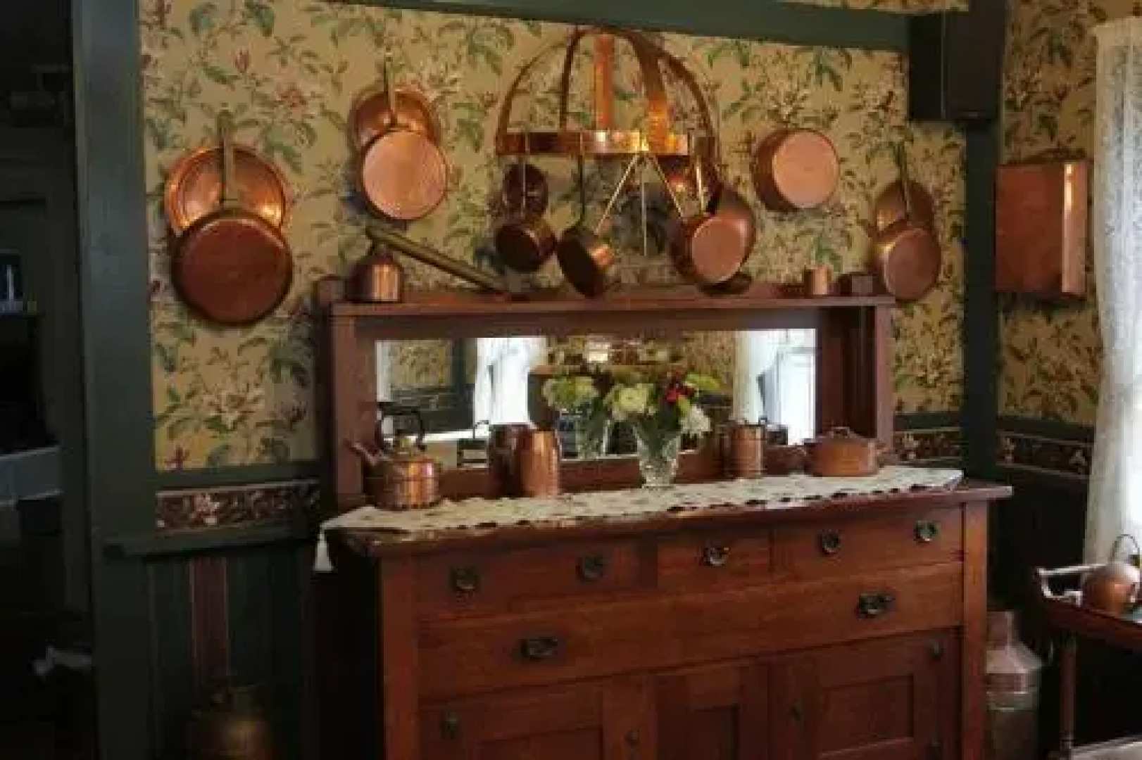 Glass Magnolia Bed And Breakfast