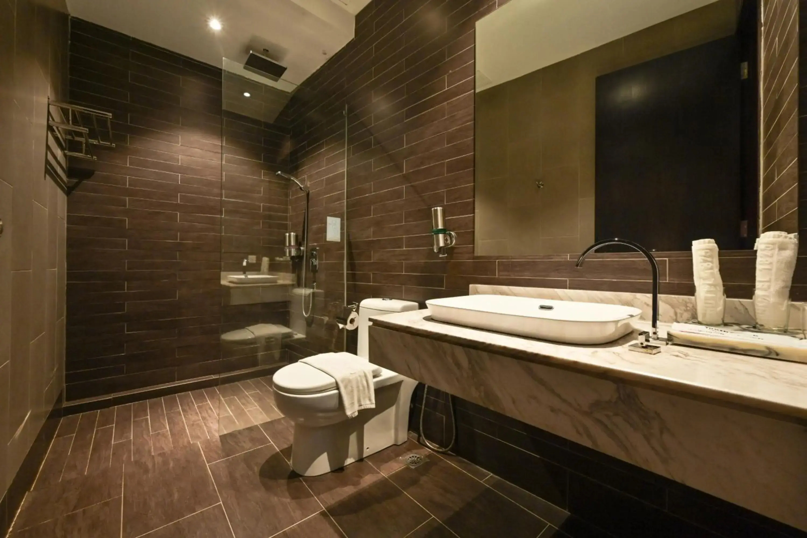 1825 Gallery Hotel