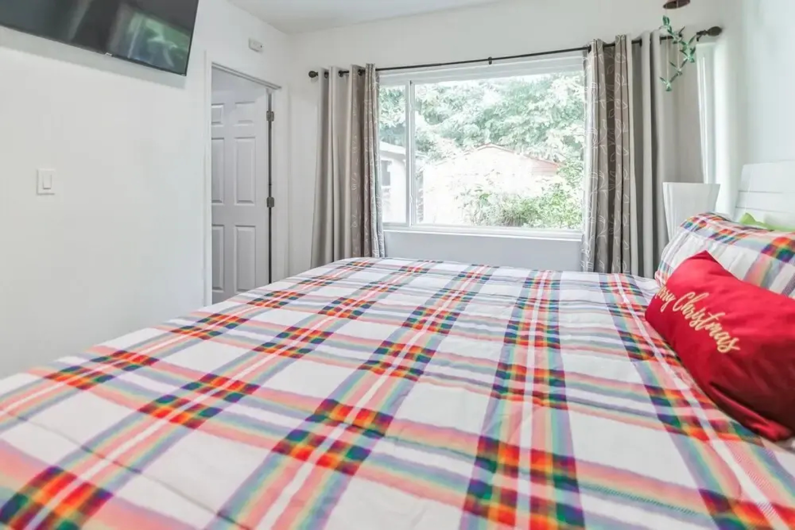 Spacious And Private Tampa Retreat 1 Bedroom Condo by Redawning