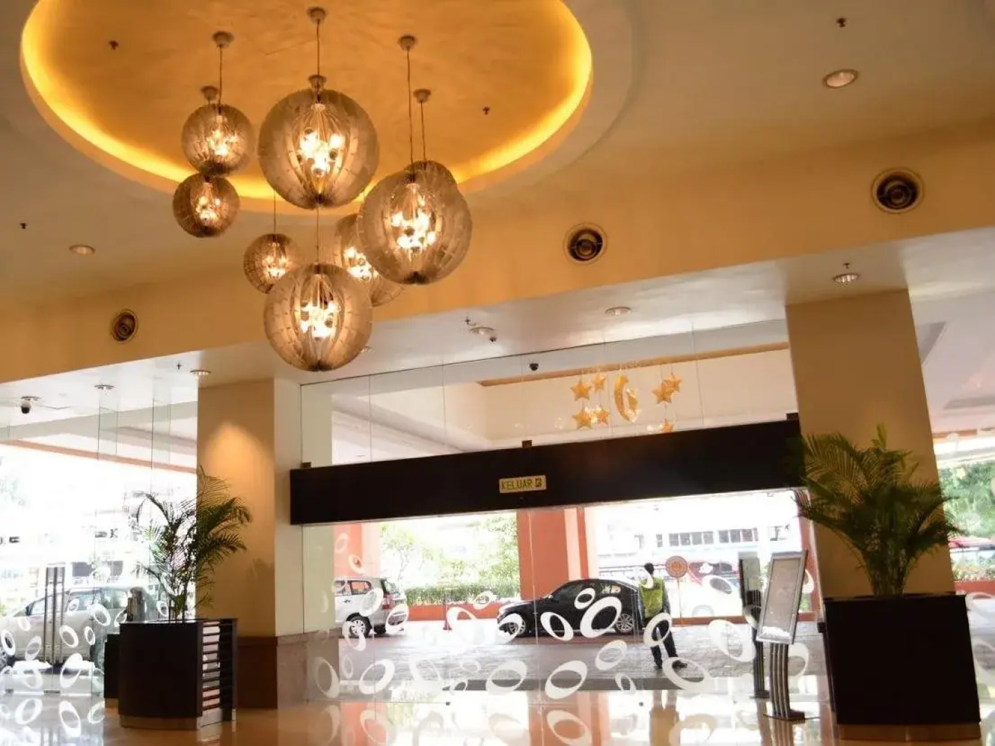 W Studio Resort Suites at Pyramid Tower