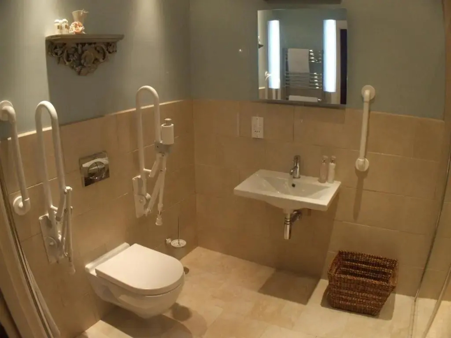 Ty Newydd Country Hotel