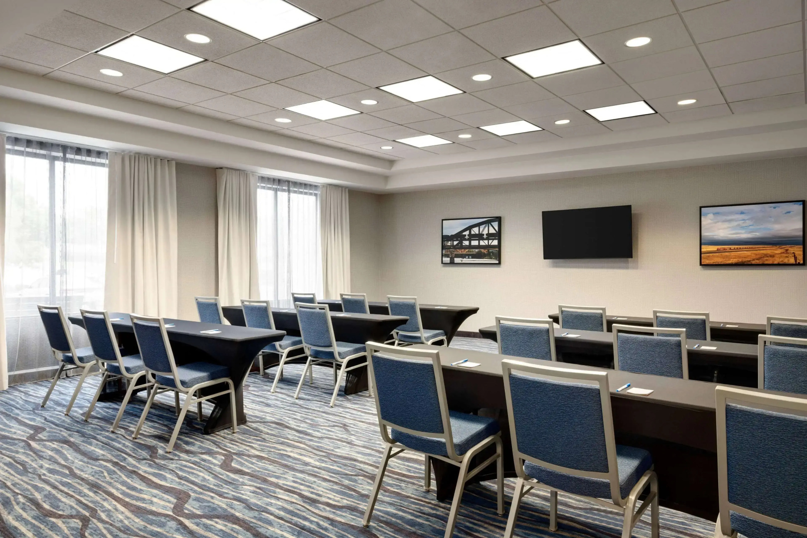 La Quinta Inn & Suites by Wyndham Springfield Airport Plaza
