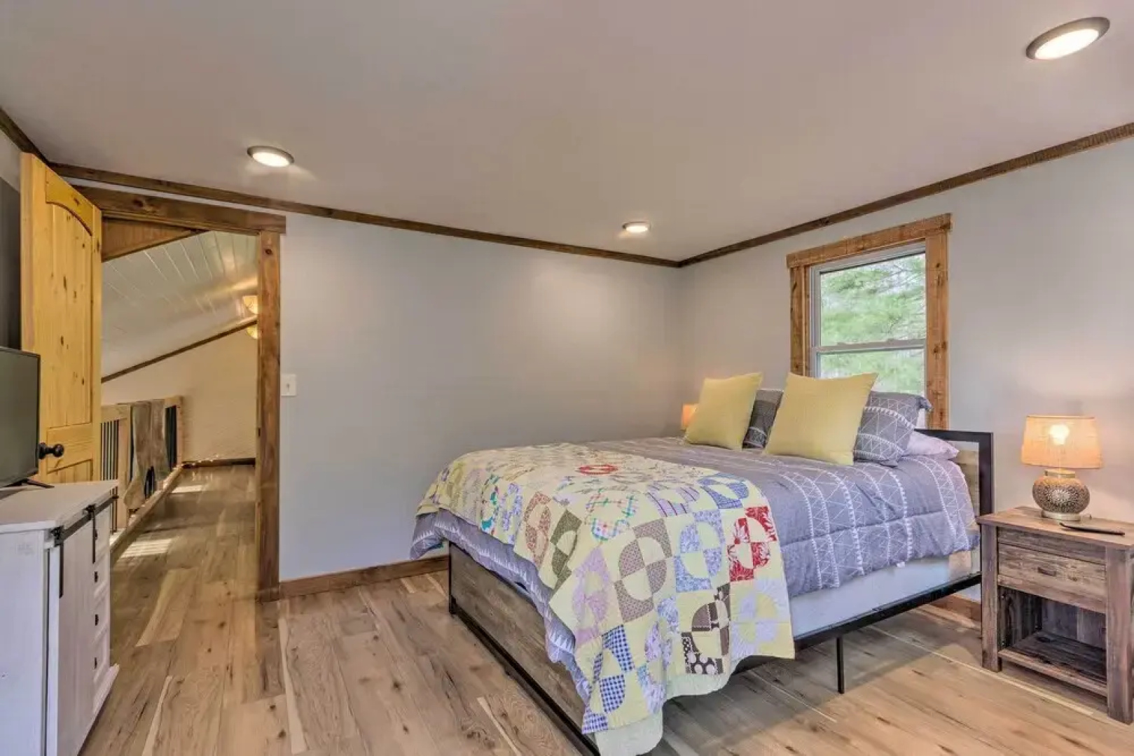 Hendersonville Cabin w/ Hot Tub, Views & Fire Pit!