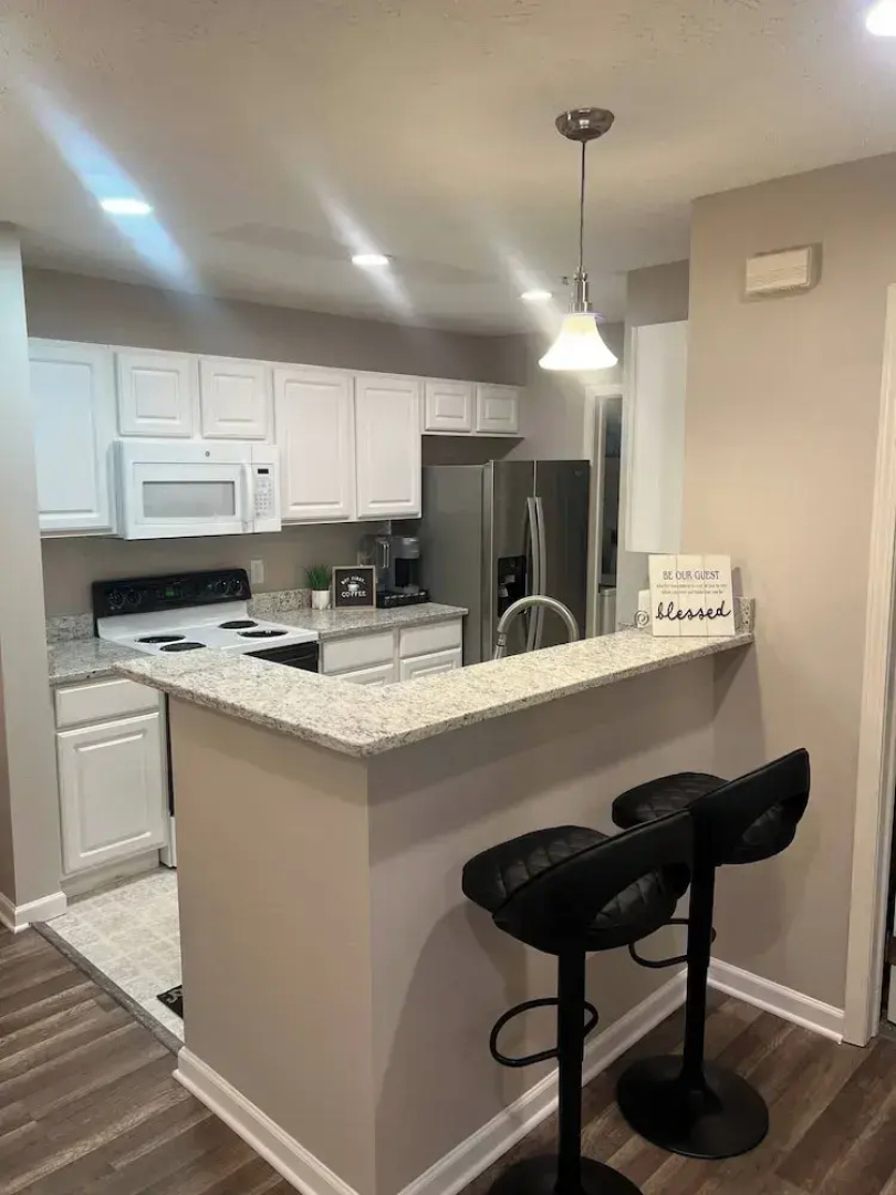 Fantastic Get Away Condo In Strongsville!