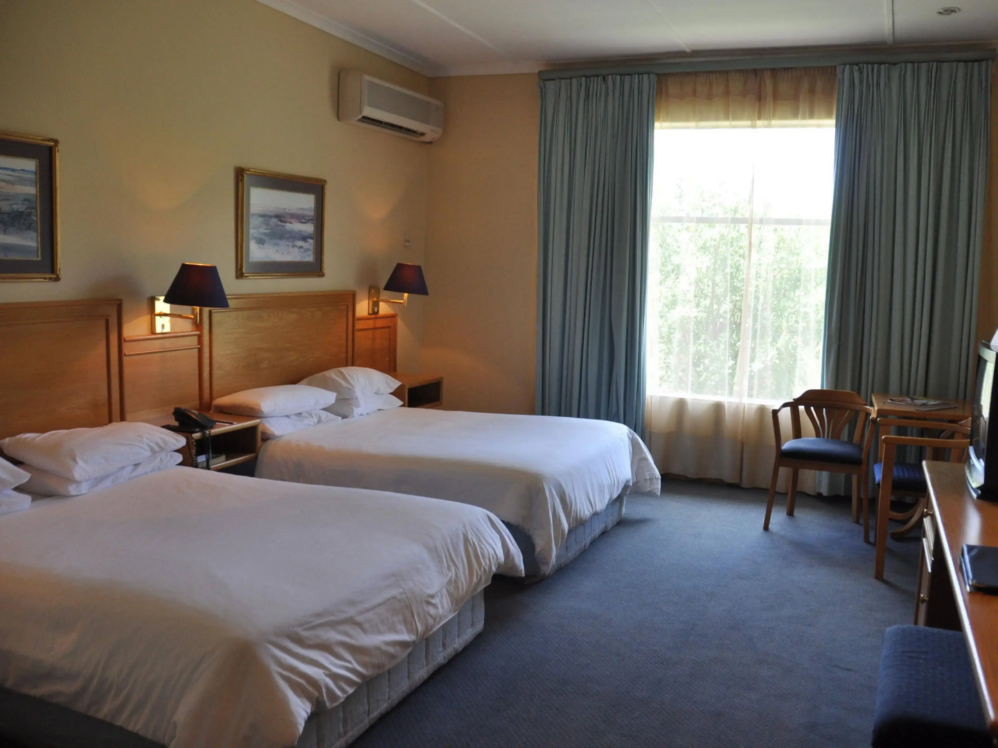 Safari Hotel & Convention Centre