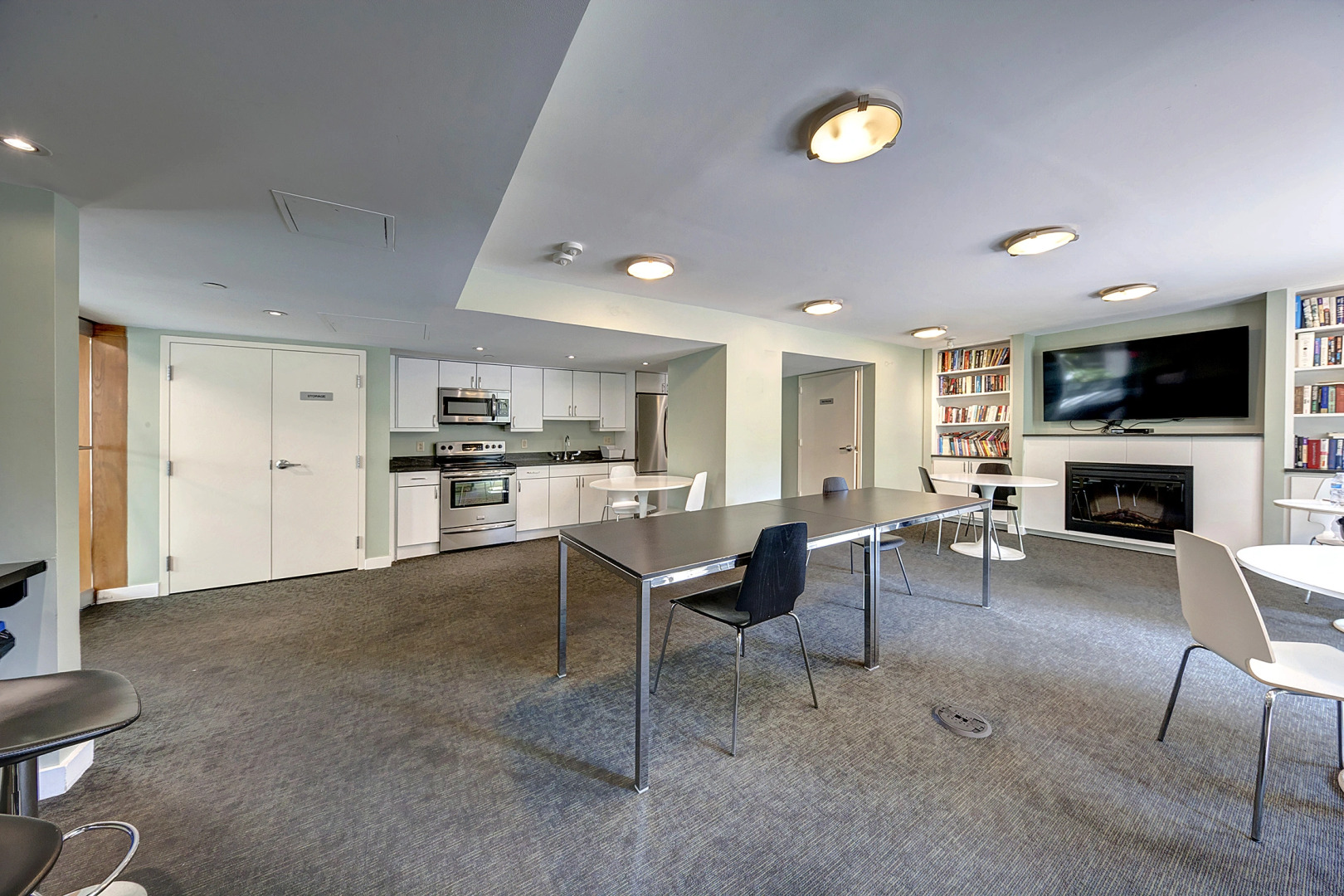 Outstanding 2 Bed Apt in Heart of Back Bay!