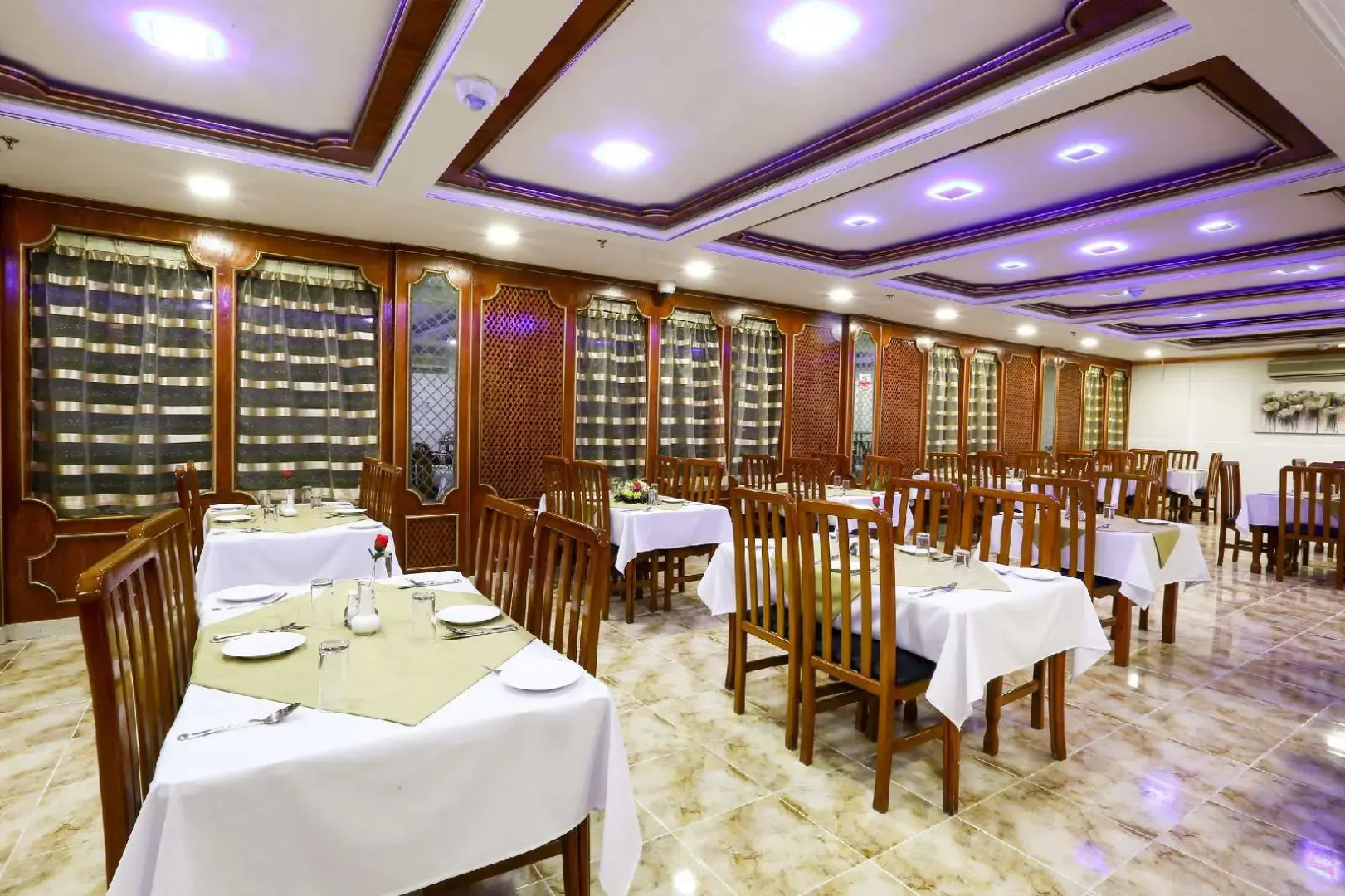 La Villa Suites Hotel