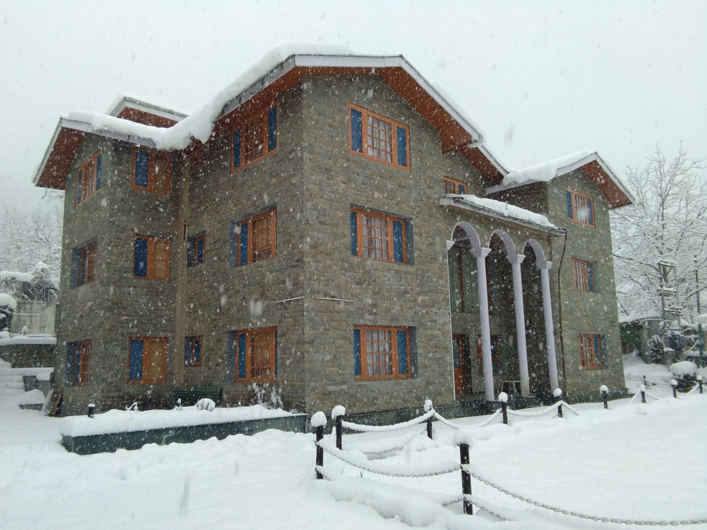 Hotel Abshar