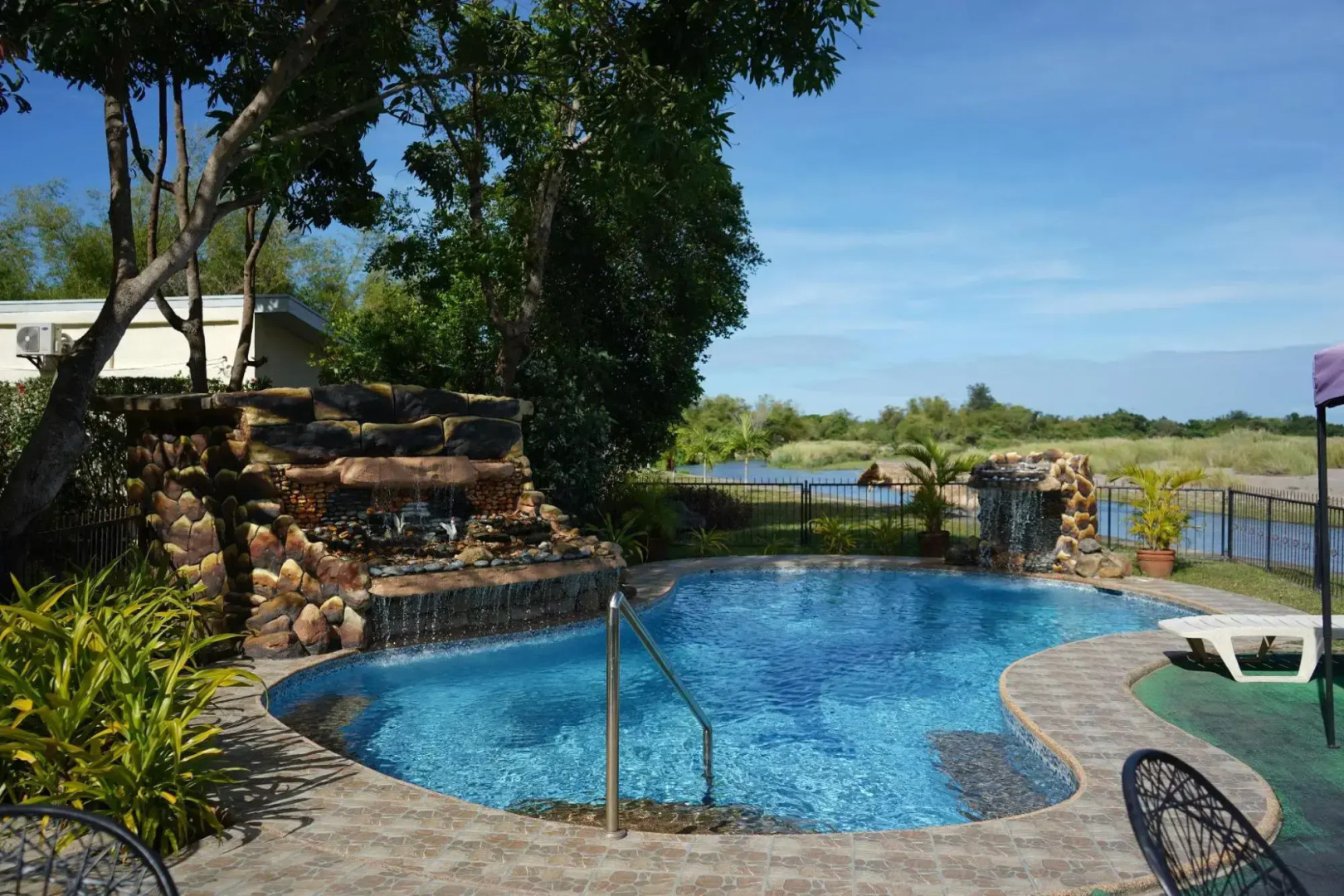 Monty's Riverside View Resort by Cocotel