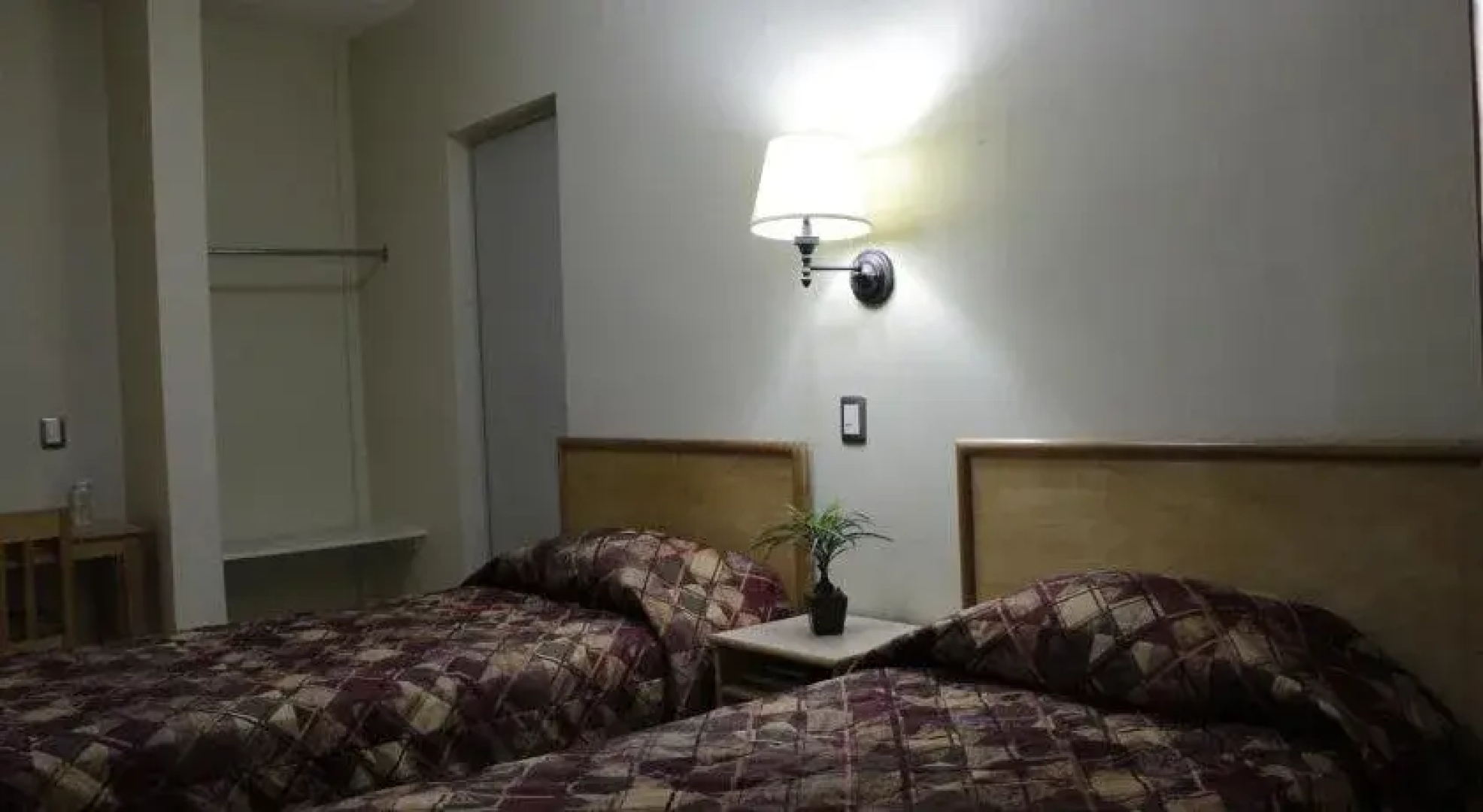 Hotel Flores Hills