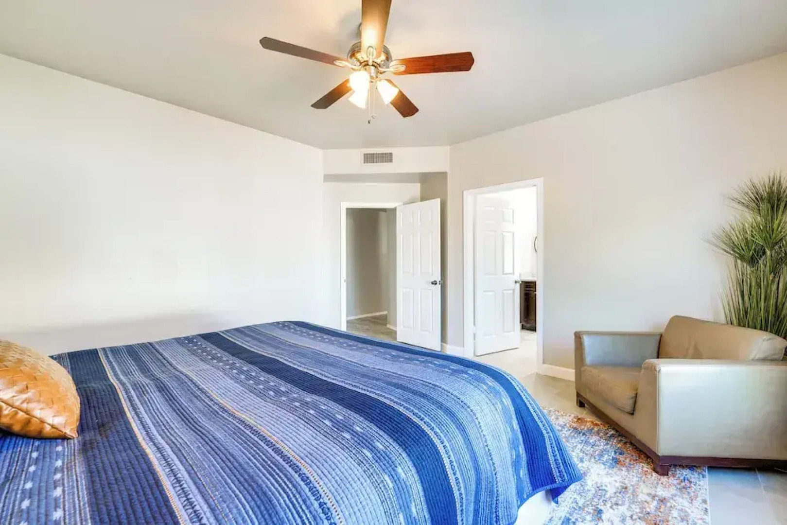 Pool, Putting Green & Games: Chandler Home!