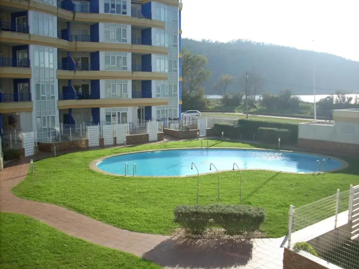 Mar azul en puerto azul