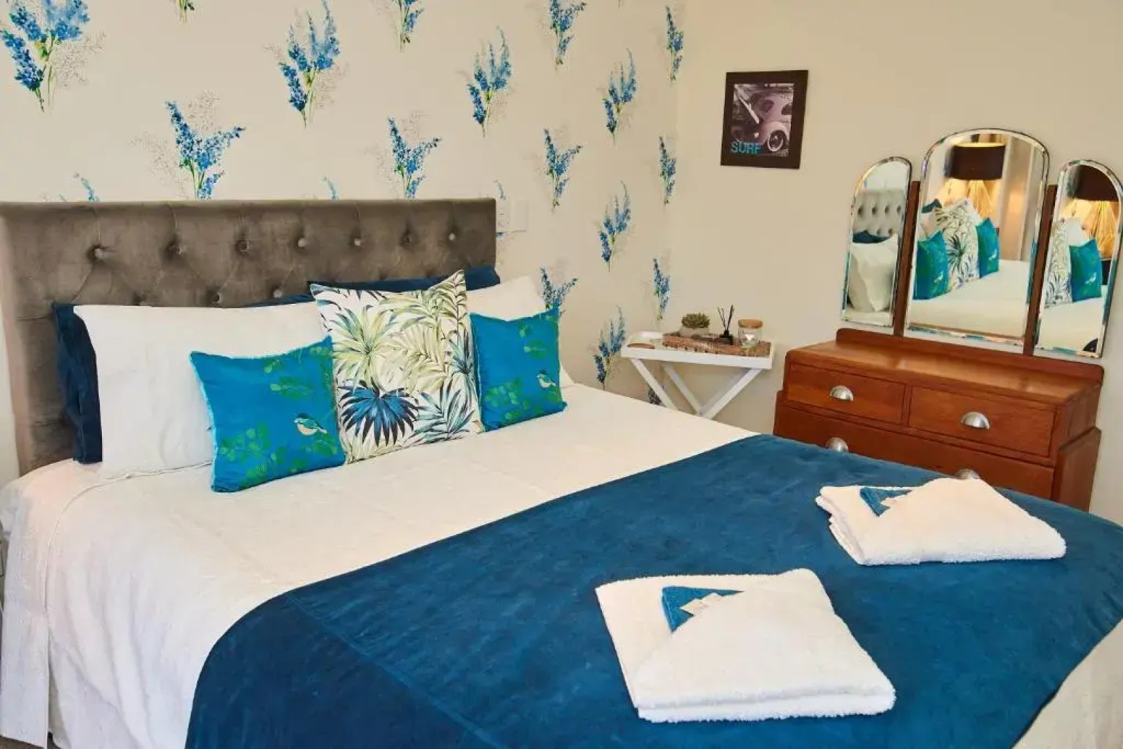 The Queenslander Raglan