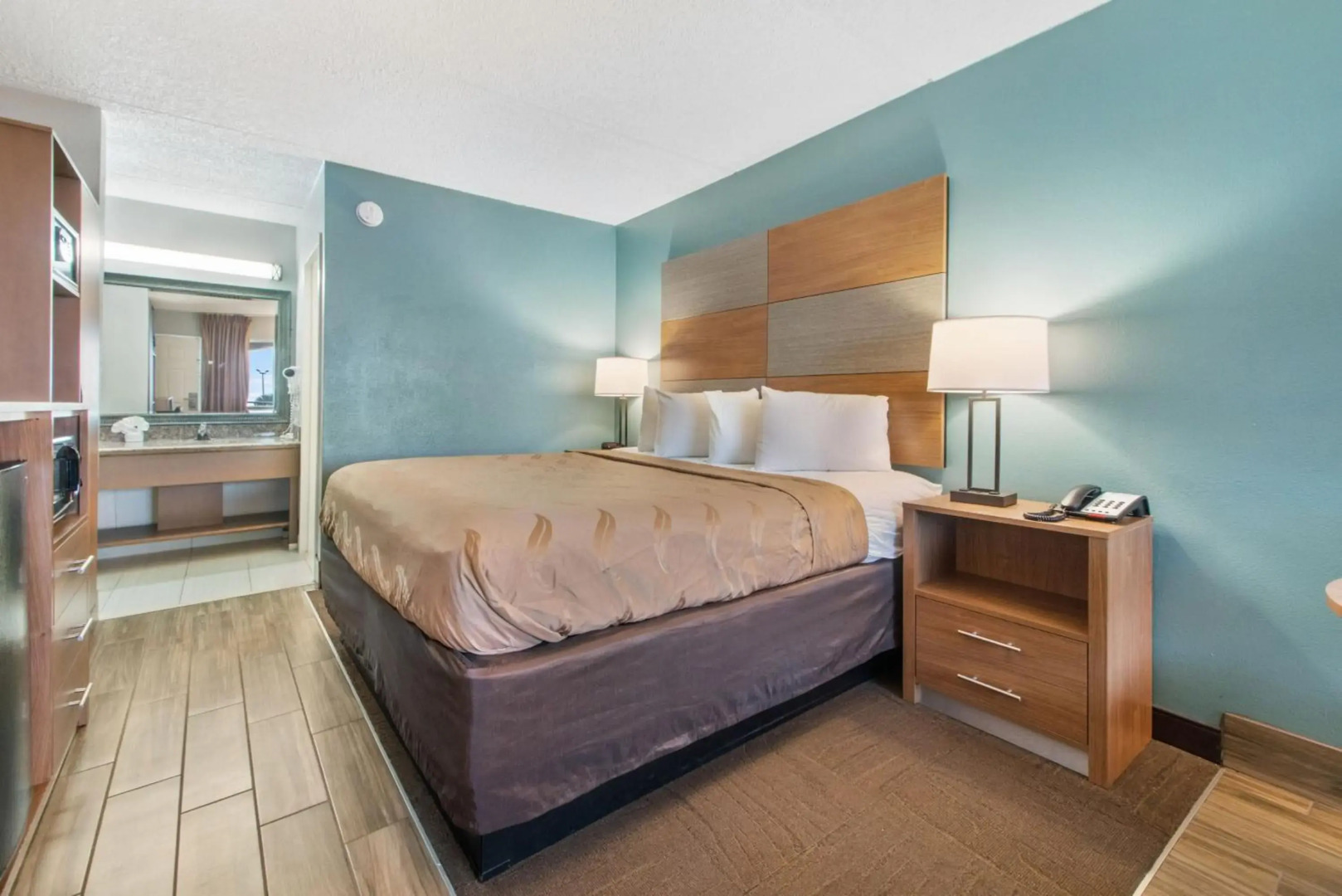 Clarion Pointe Galveston - Beachfront