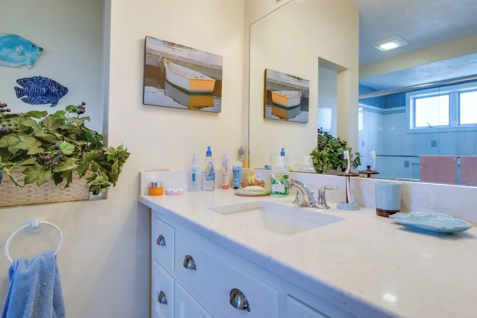 Breezy Oak Bluffs Condo - Steps to Inkwell Beach!