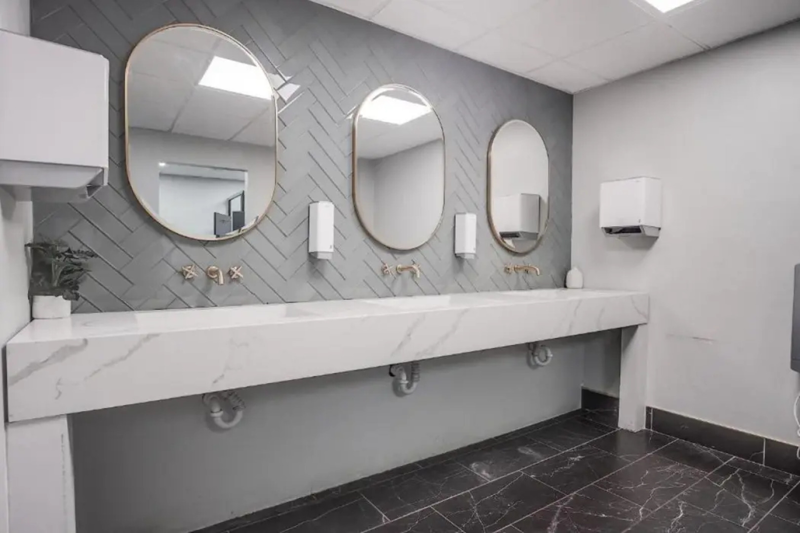 Cottonwood Suites Savannah Hotel & Conference Center