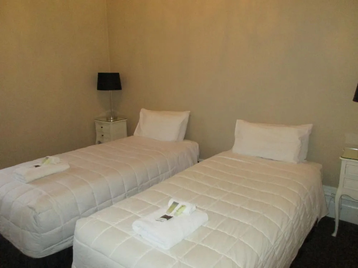 Valmai House & Motel