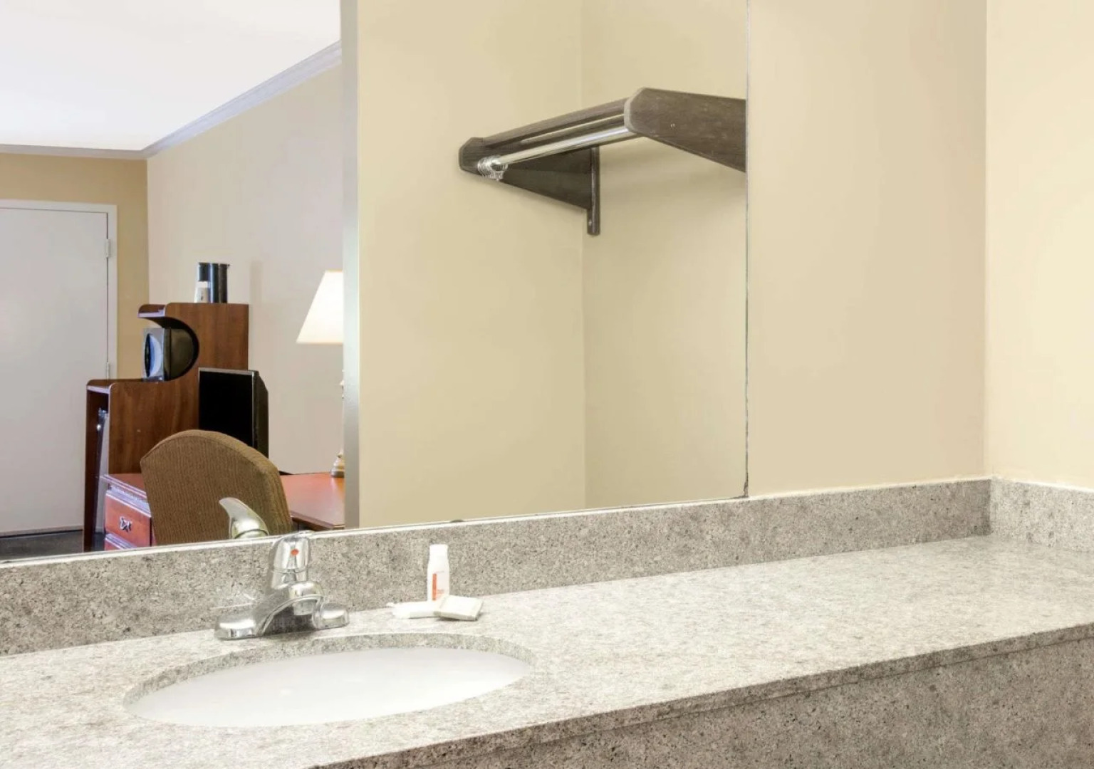 Budgetel Inn & Suites