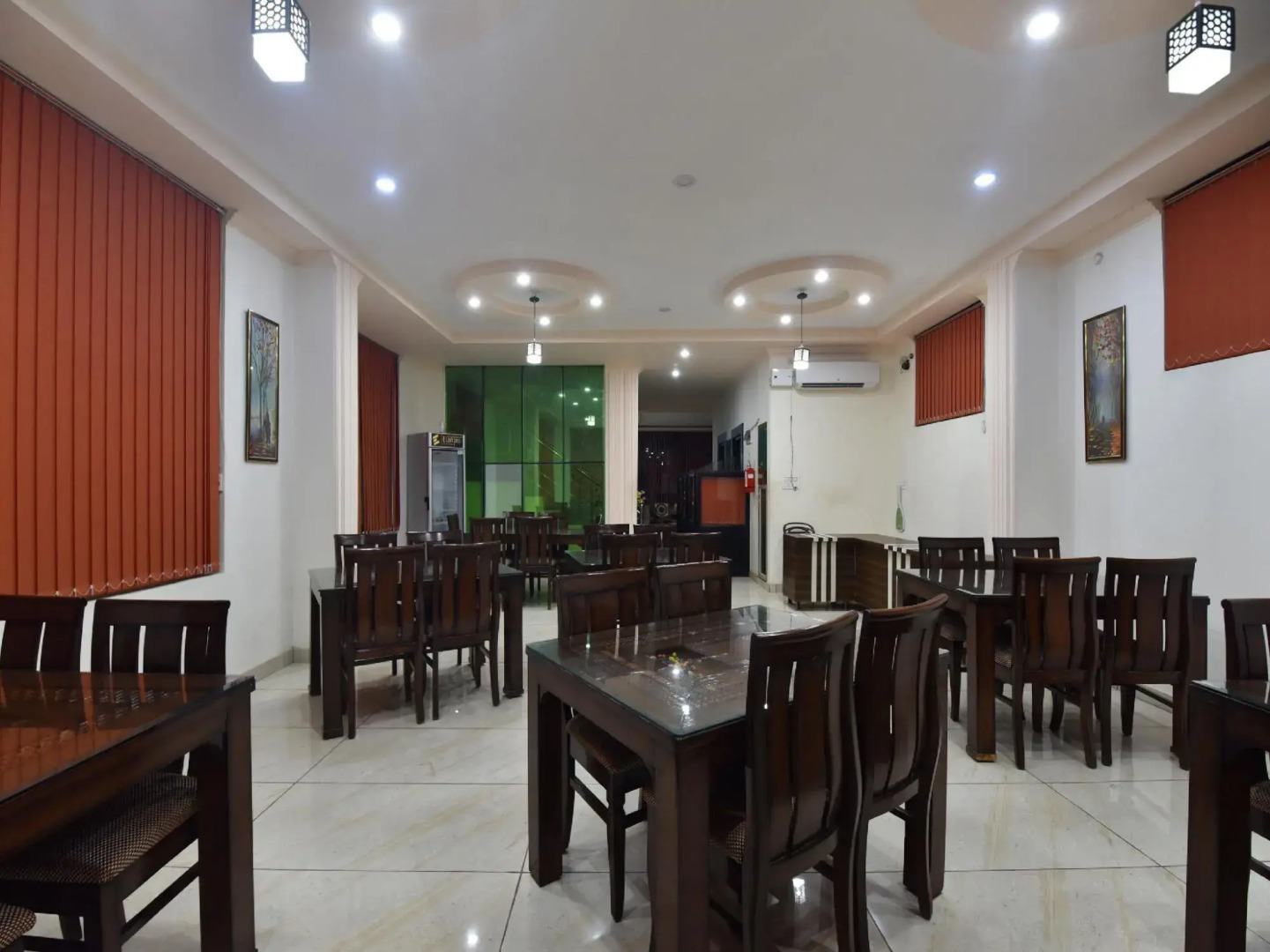 OYO 28555 Sandalee Comforts