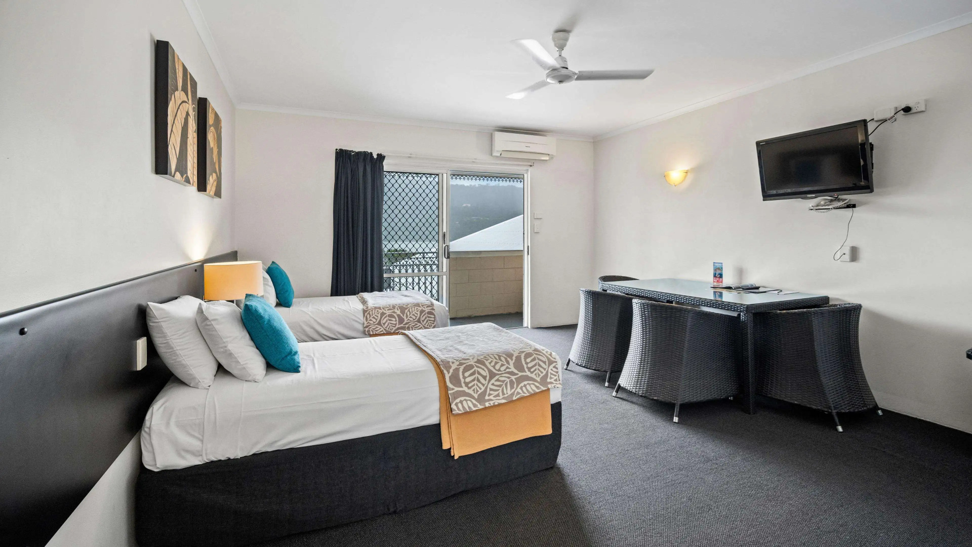 Colonial Palms Motor Inn