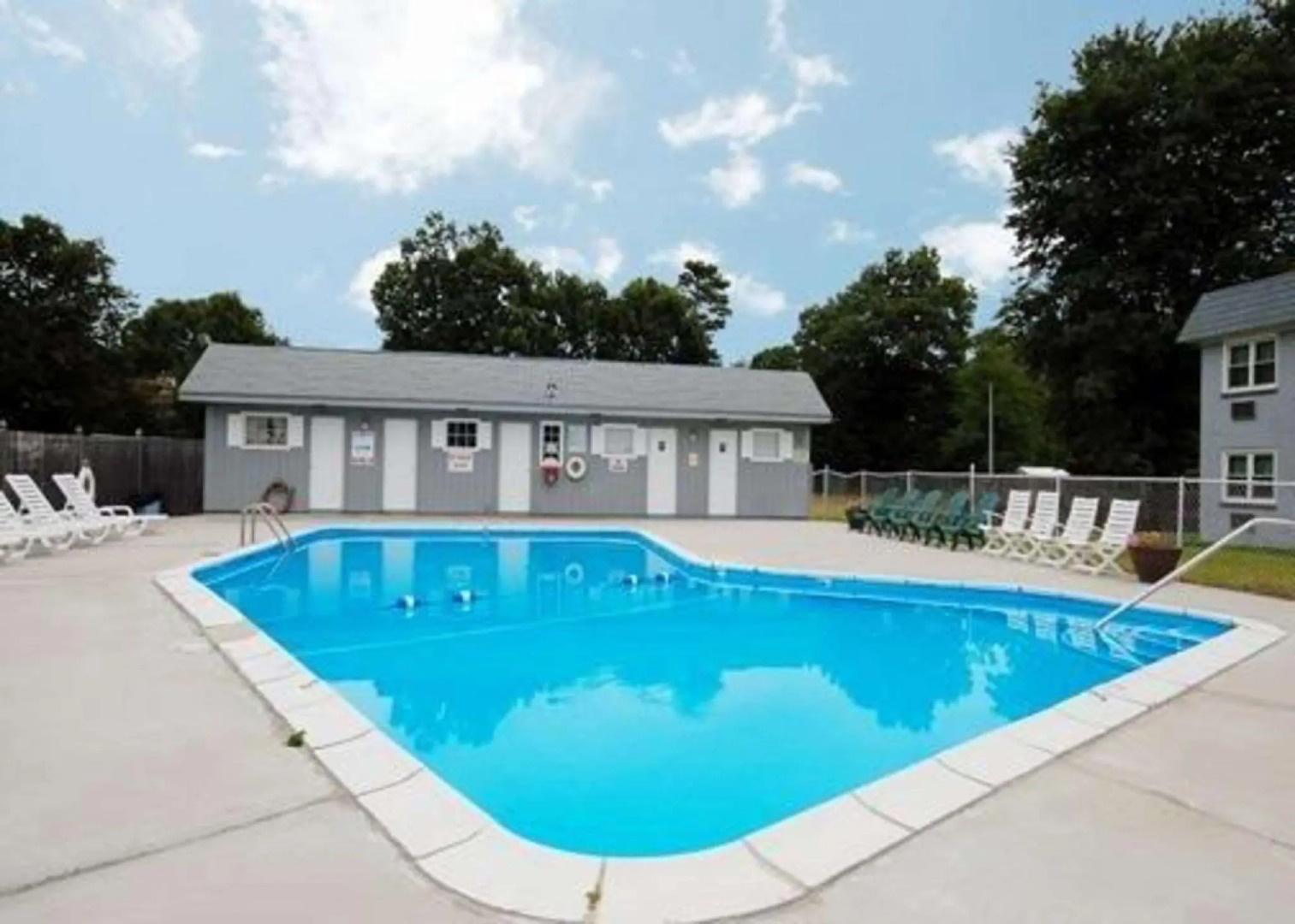 Econo Lodge Inn & Suites Windsor Locks Bradley Airport