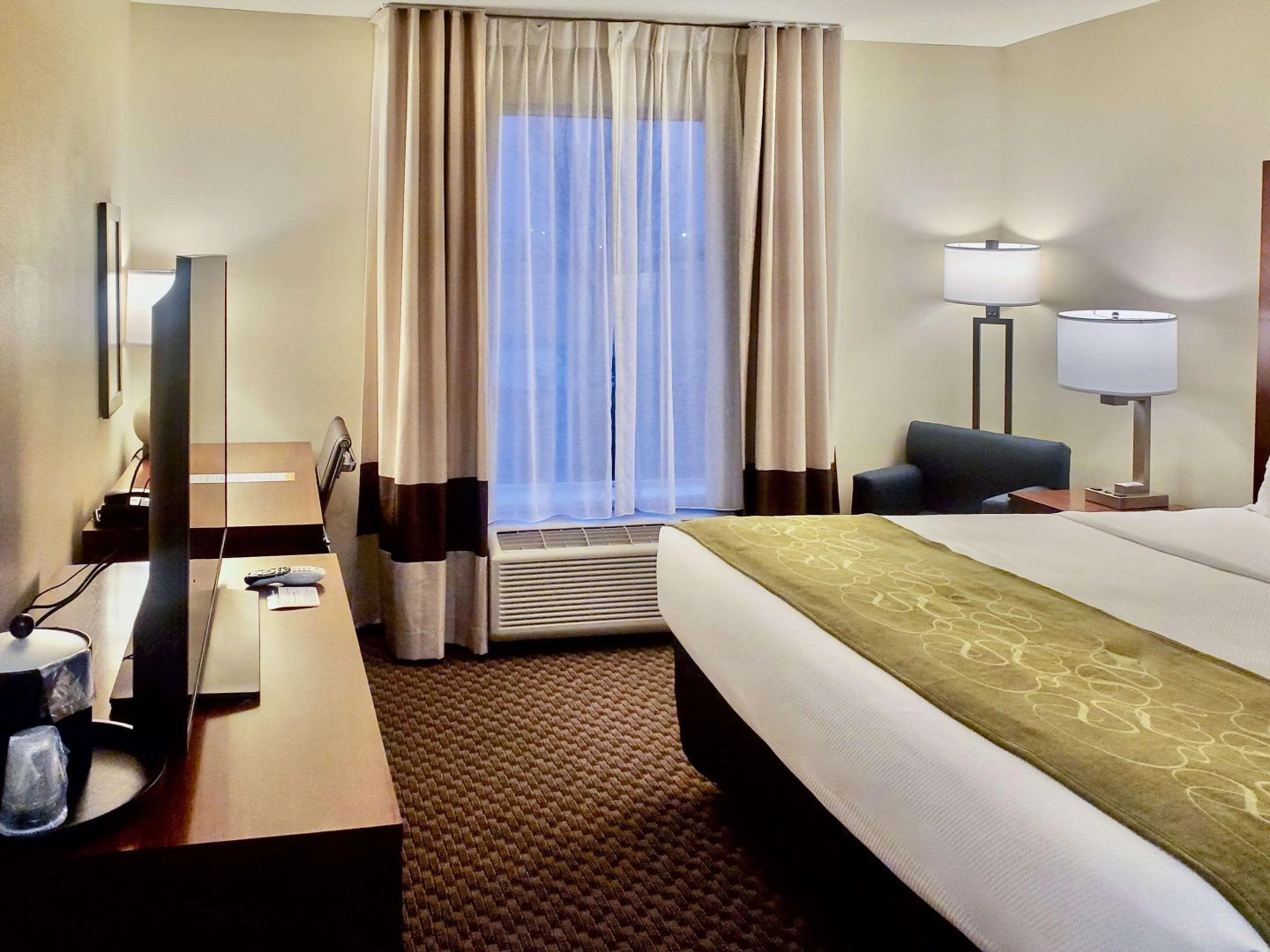 Comfort Inn & Suites Logan Near University