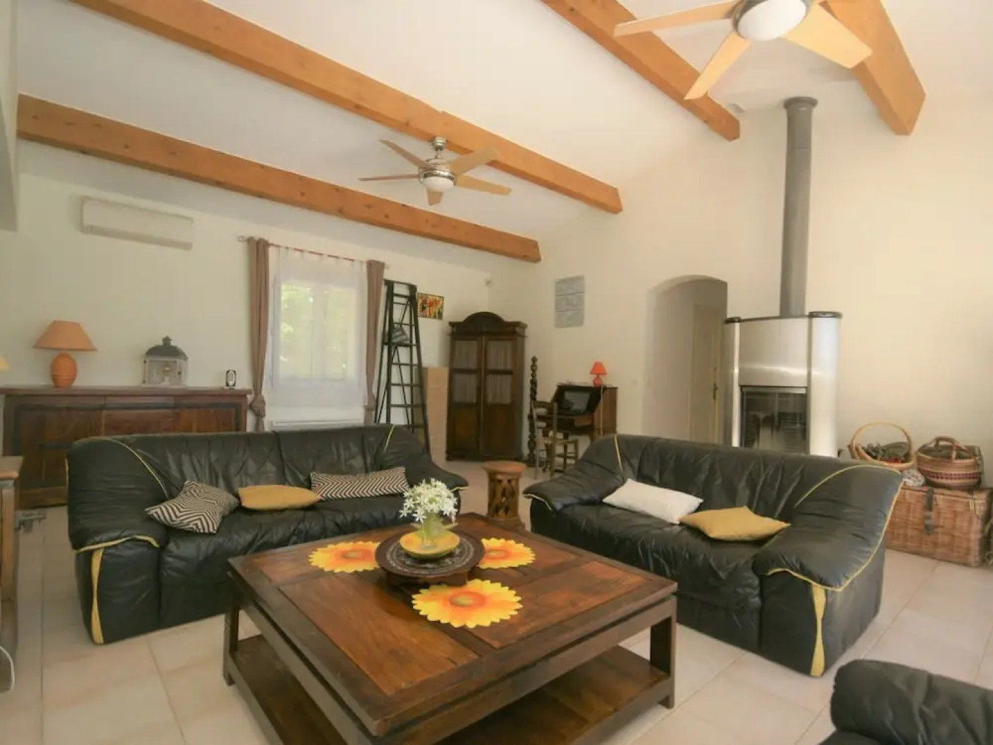 A Villa With a Large Garden, Beautiful View, air Conditioning and Private Pool