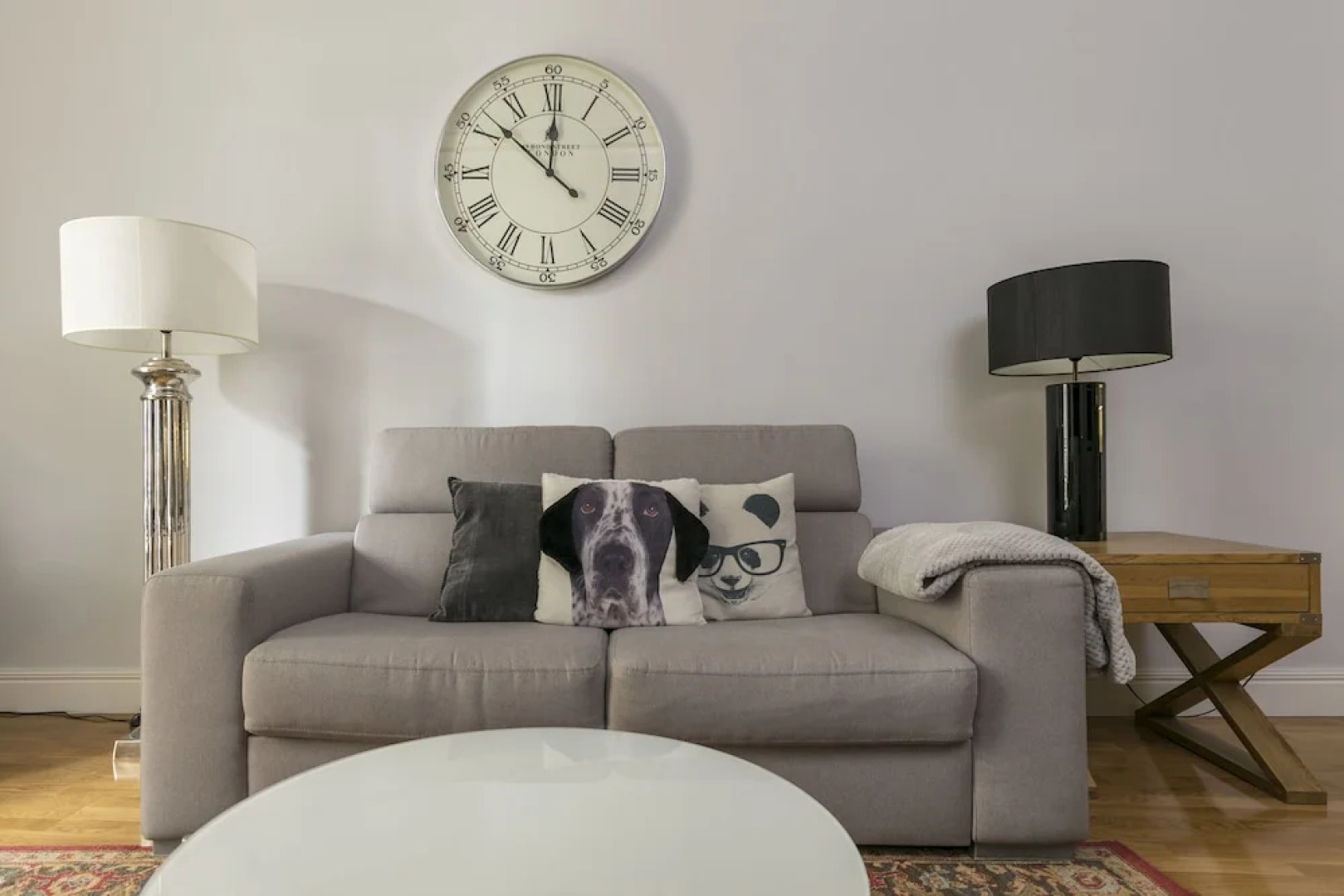 Downtown by Forever Rentals Superior Apartment With 2 Bedrooms. Parking and Wifi