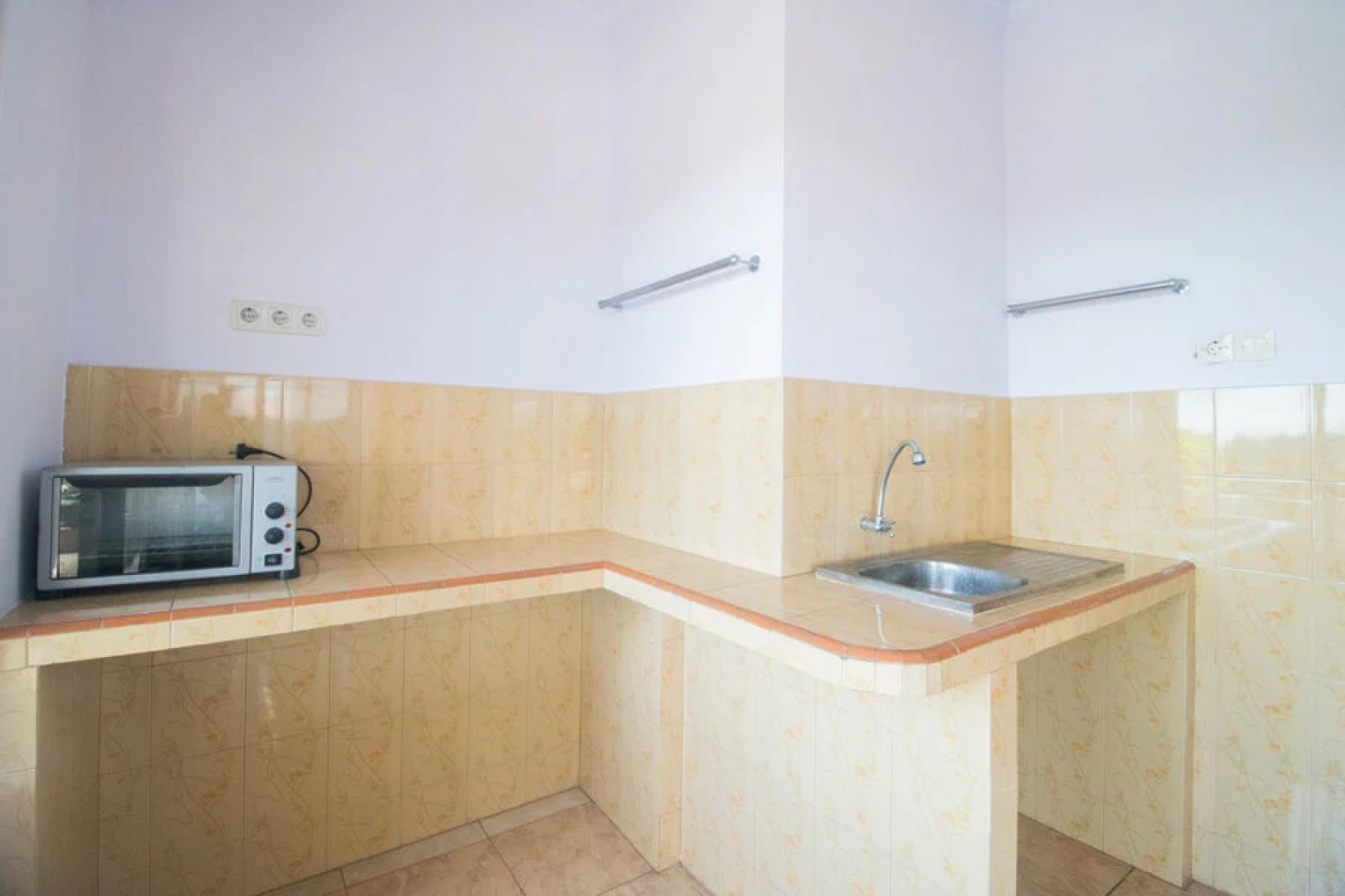 RedDoorz Near Pantai Boom