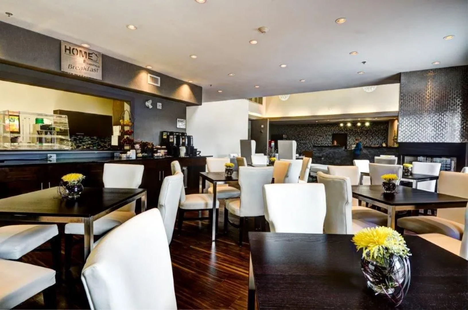 Home Inn and Suites Regina Airport