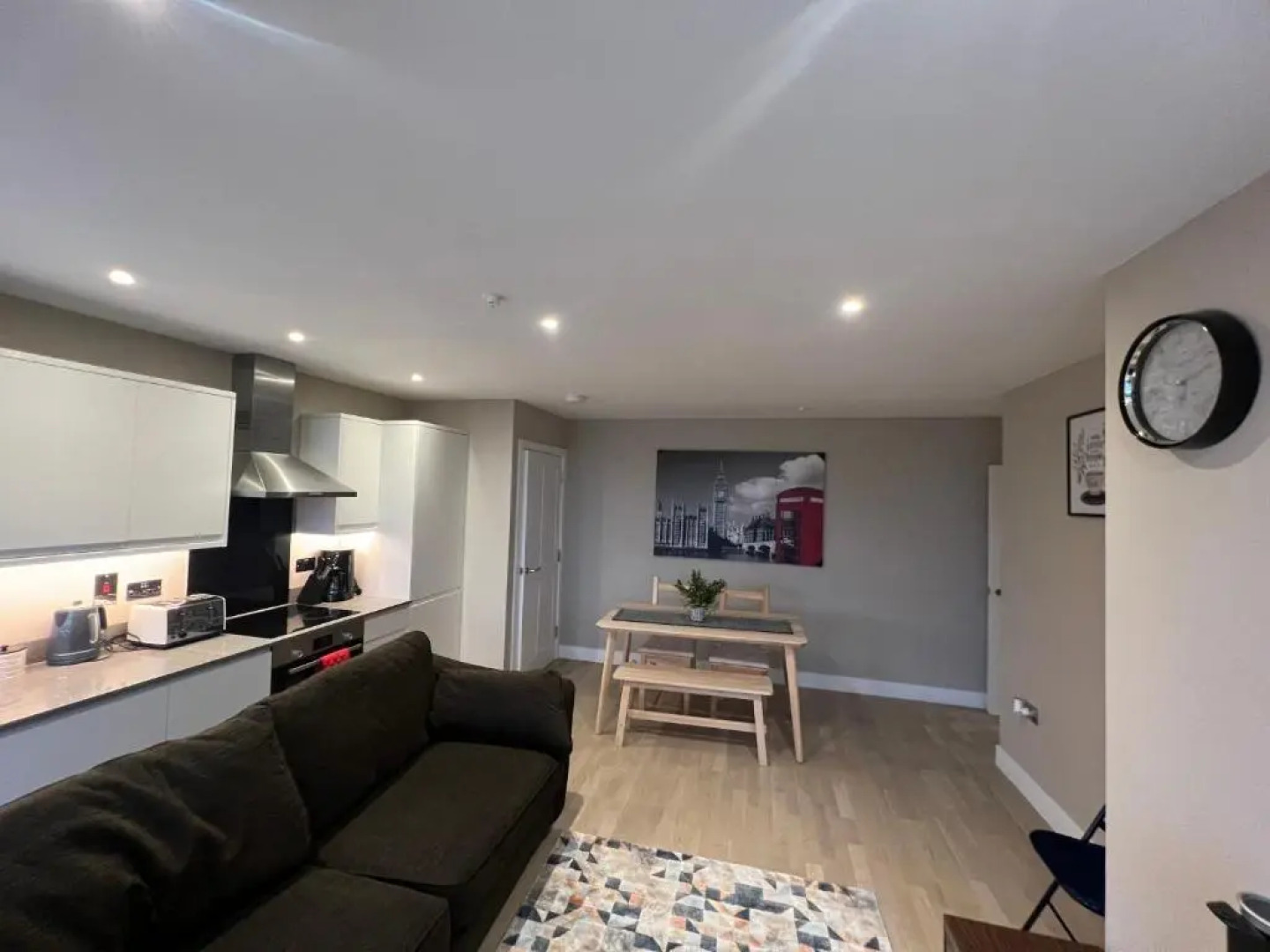 Sunset Shore, City Centre, 2 Bed Apt, Free Parking