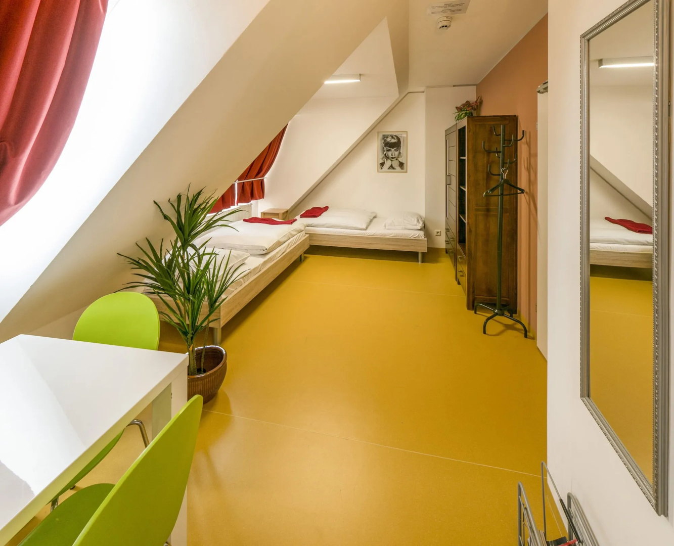 A&T Hotel & Hostel