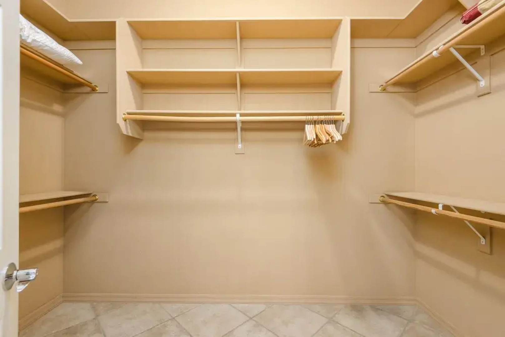 Casa Dynamite 4 Bedroom Home by RedAwning