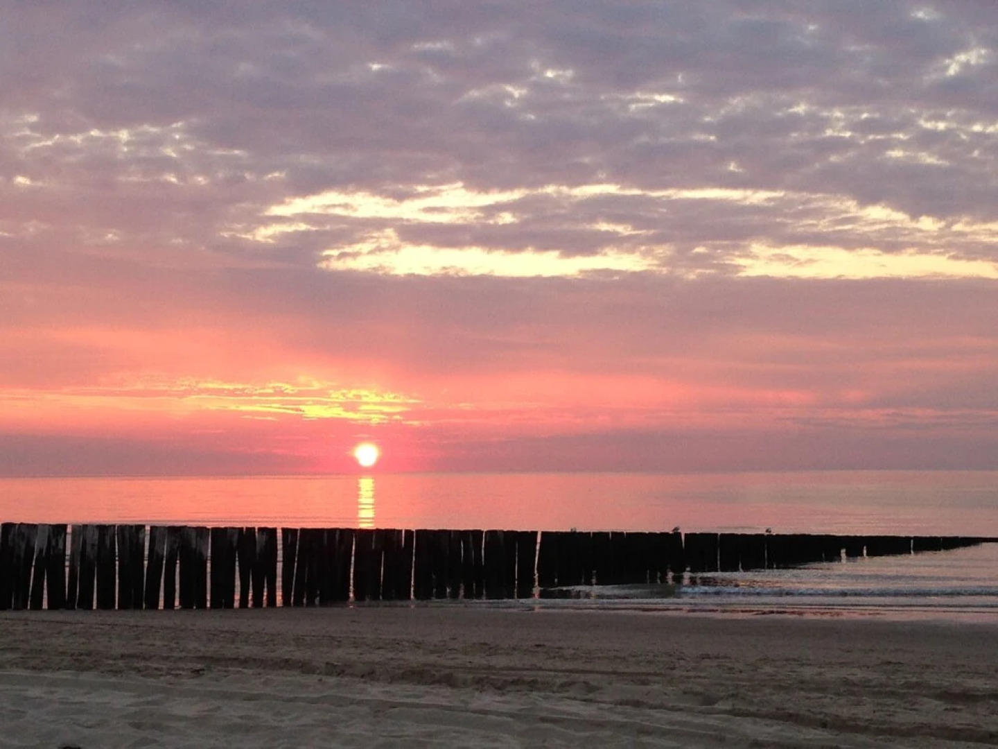 Green White Hotel Restaurant