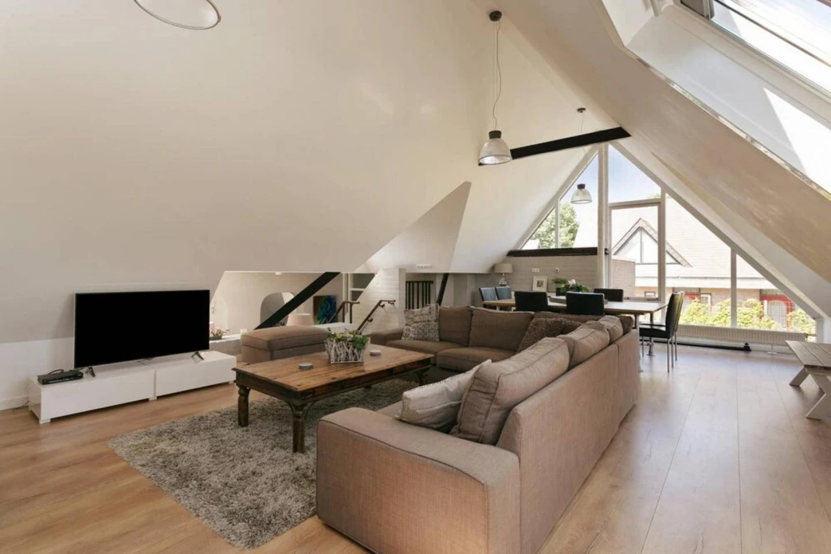 Luxorious Villa s for 22 Persons