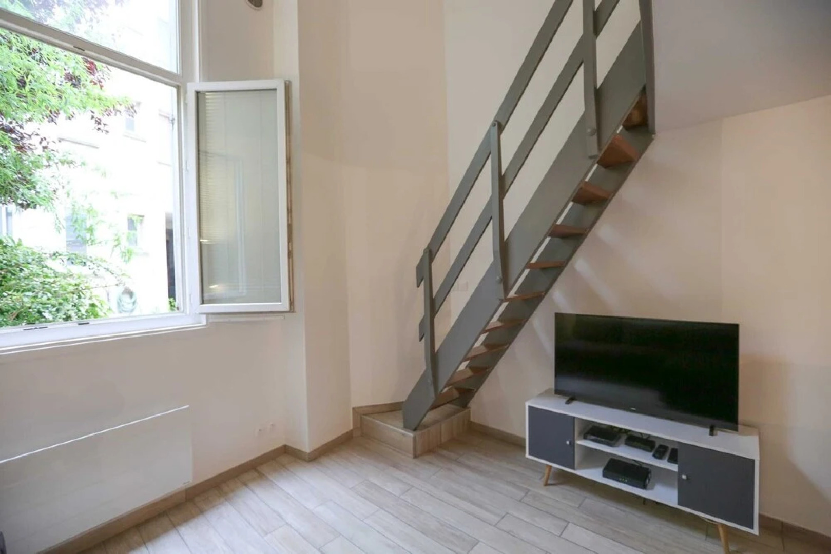 Hostnfly Apartments - Charming Luminous Studio in Vincennes