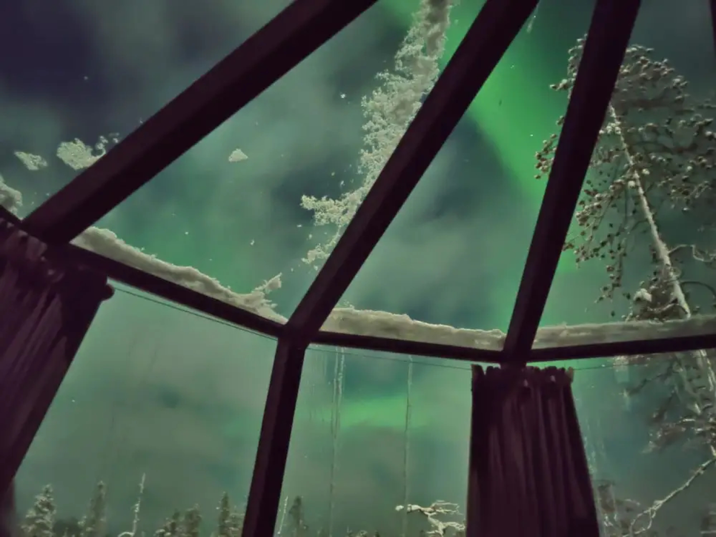 SnowLounge AuroraHut GlasIgloos IceHotel