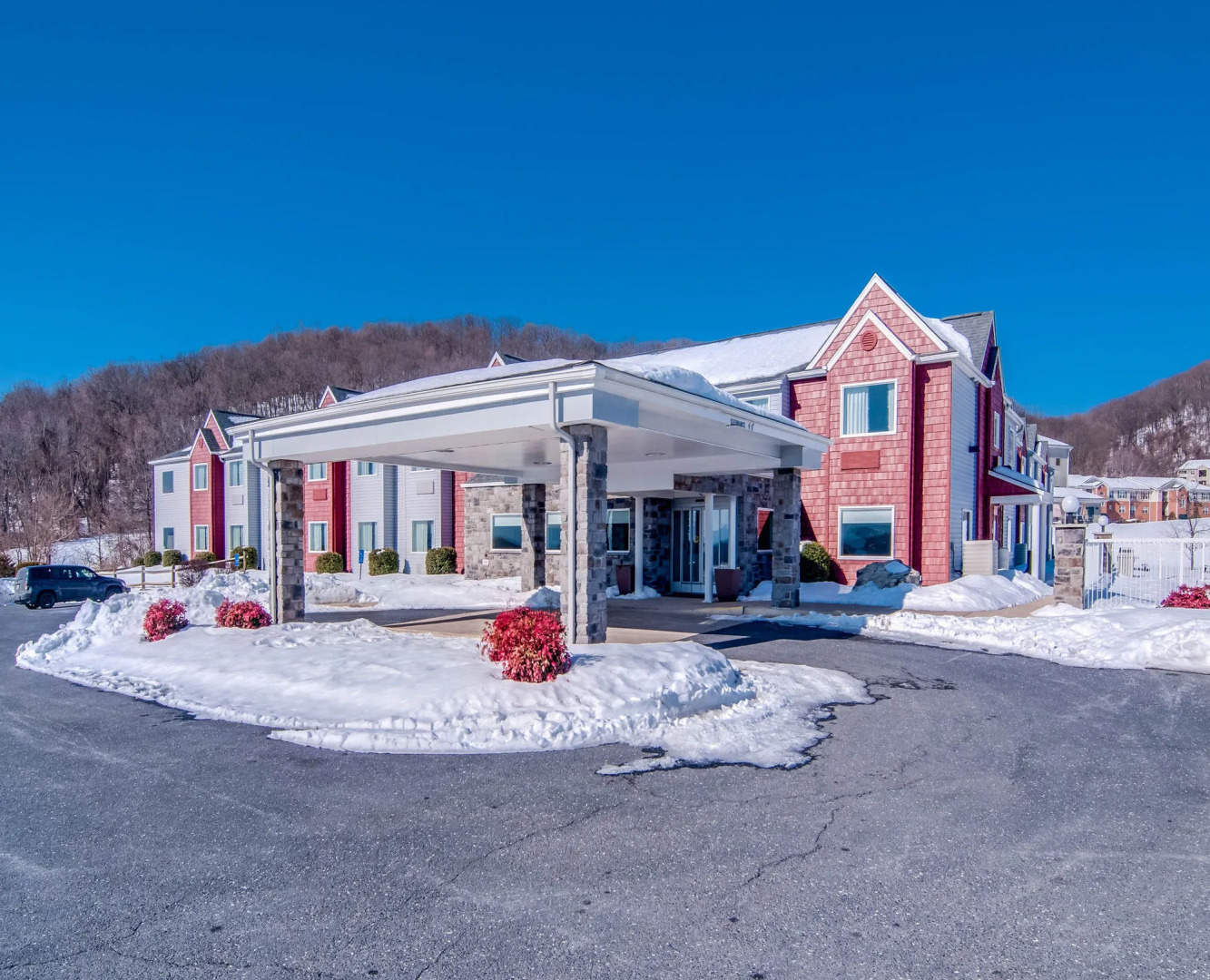 Clarion Pointe Staunton East