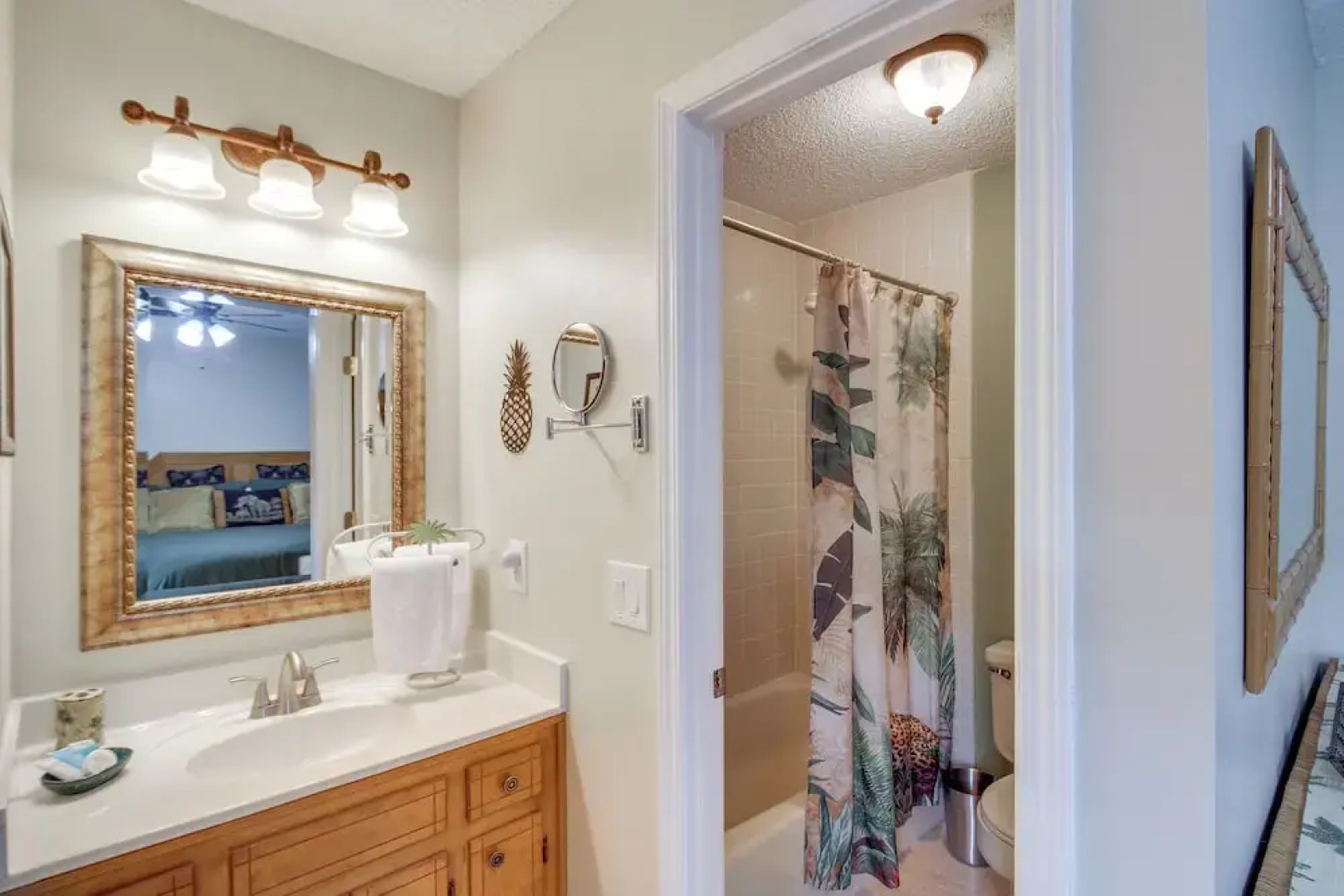5 Mi to Pensacola Beach: Townhome w/ Yard!