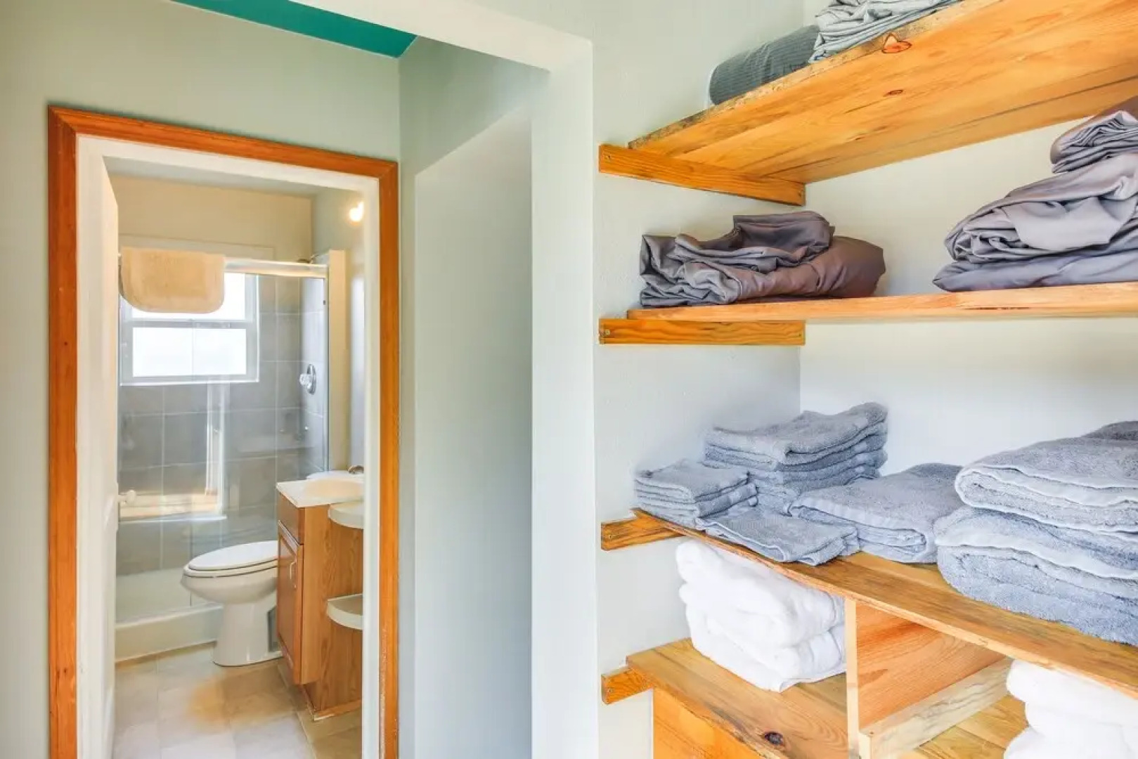 Clark Fork Vacation Home w/ Wood Stove Near Lake!