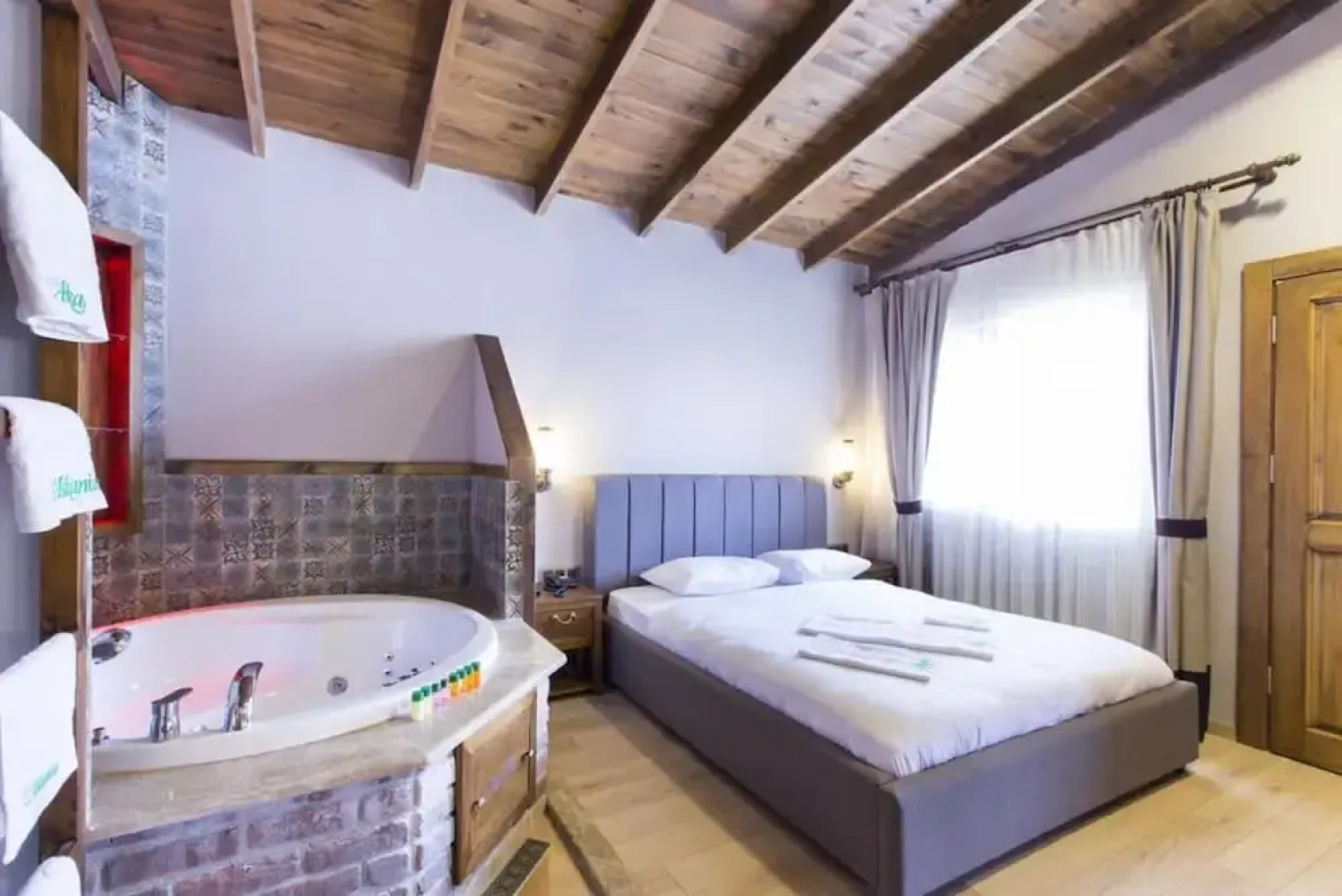 Luxurious Suits With Private Pool and Jacuzzi
