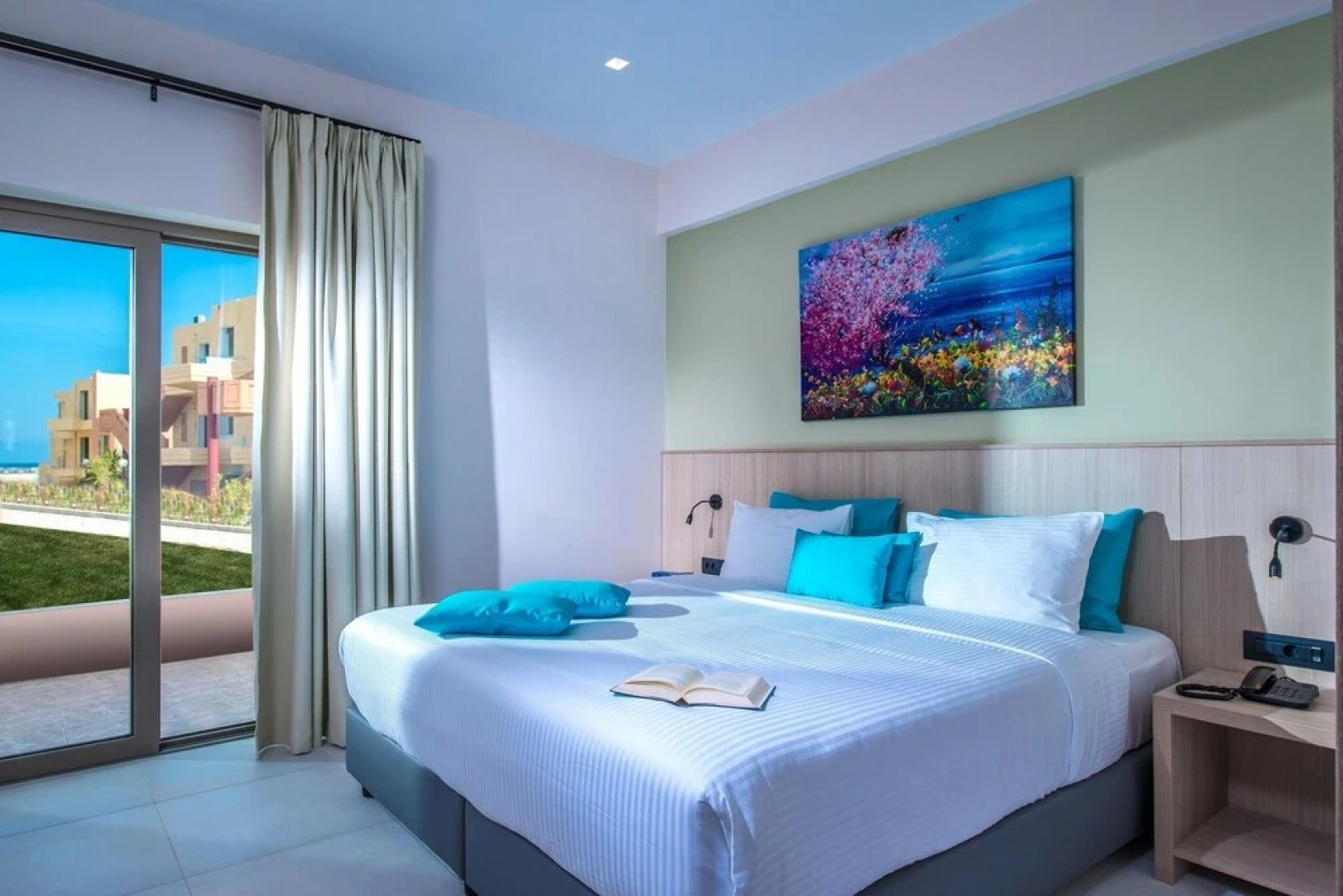 Enorme Eanthia Beach