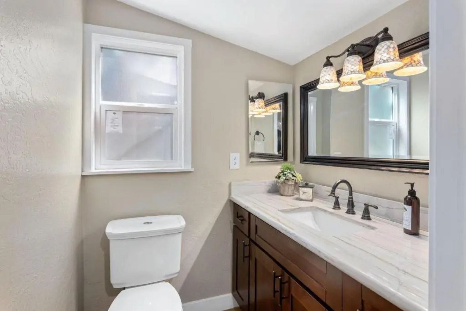 Spectacular Lake View, Luxe 3 Level Home, 1750 sqft, AC, Dogs, Walk to Village