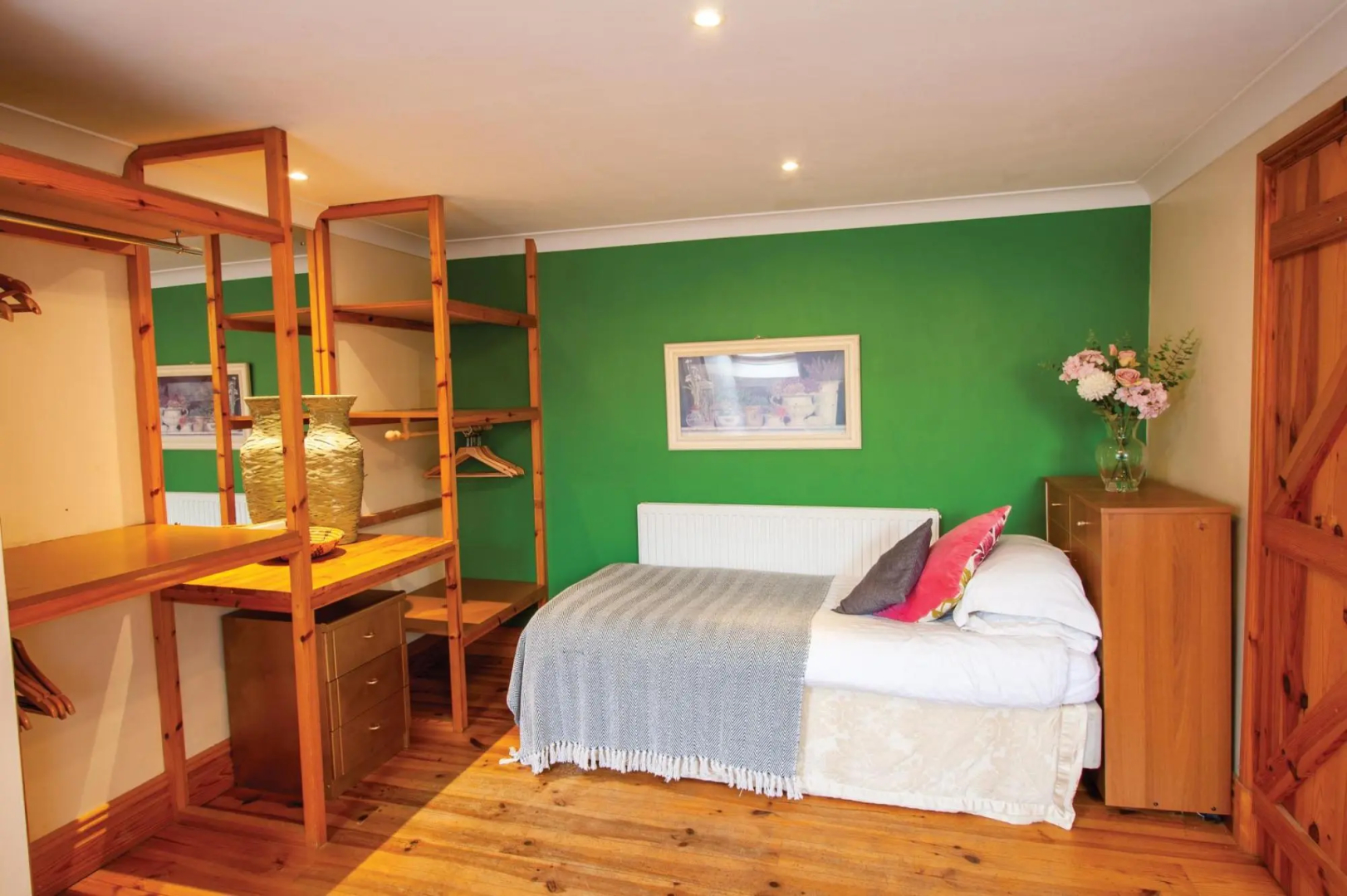 The Lake House Retreat - 7 Bedroom Holiday Home - Sleeps 20 - Southgate